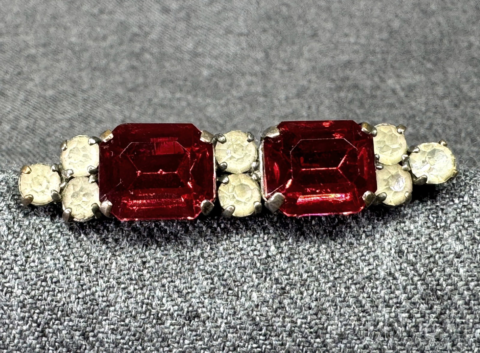 Vintage clear & ruby crystals bar brooch pin. Silver-toned. *e: Vintage clear & ruby color crystals bar brooch pin. Silver-toned. Unmarked. For measures please refer to the pictures that were taken with a measuring tape. Weight: 6 Grams. IN HOUSE FLAT SHIPPING & H