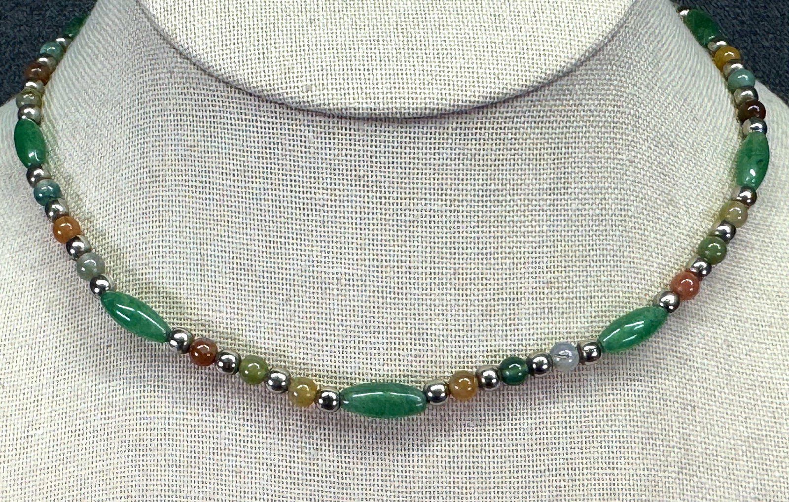 Vintage multi stones silver-toned beaded necklace #a: Vintage multi stones silver-toned beaded necklace. Unmarked. For measures please refer to the pictures taken with a measuring tape. Weight: 9 Grams. IN HOUSE FLAT SHIPPING & HANDLING COST WITHIN ALL T