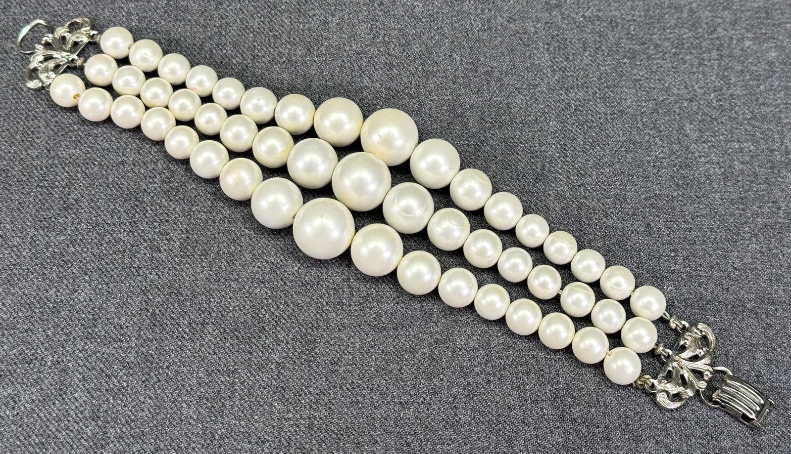 Vintage graduated pearly bead filigree silver-toned clasp bracelet. *a