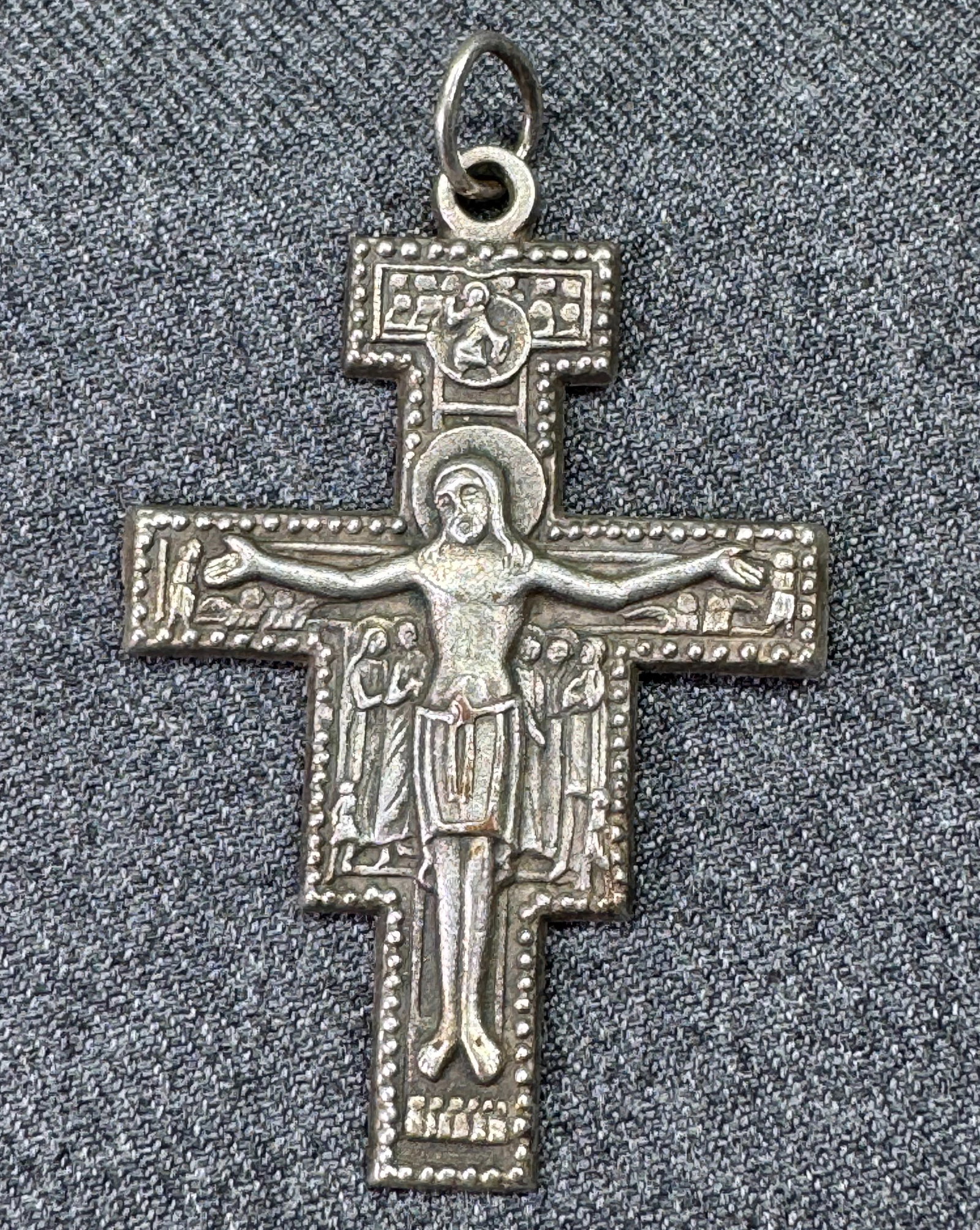 Vintage Italian San Damiano Crucifix Pendant. Oxidized Silver-tone. 2" *K: Vintage Italian San Damiano Crucifix Pendant. Oxidized Silver-tone. 2". Marked. For measures please refer to the pictures taken with a measuring tape. Weight: 7 Grams. IN HOUSE FLAT SHIPPING & HANDLIN