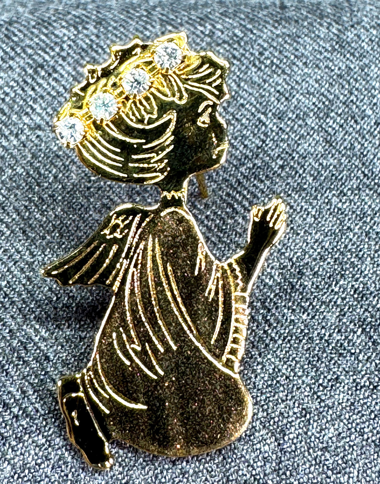 Vintage crystals glitter enamel gold-toned praying Angel brooch pin. *a