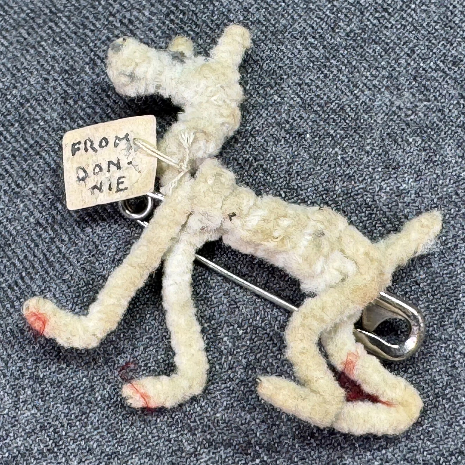 Vintage hand crafted pipe cleaner dog pin brooch. *e