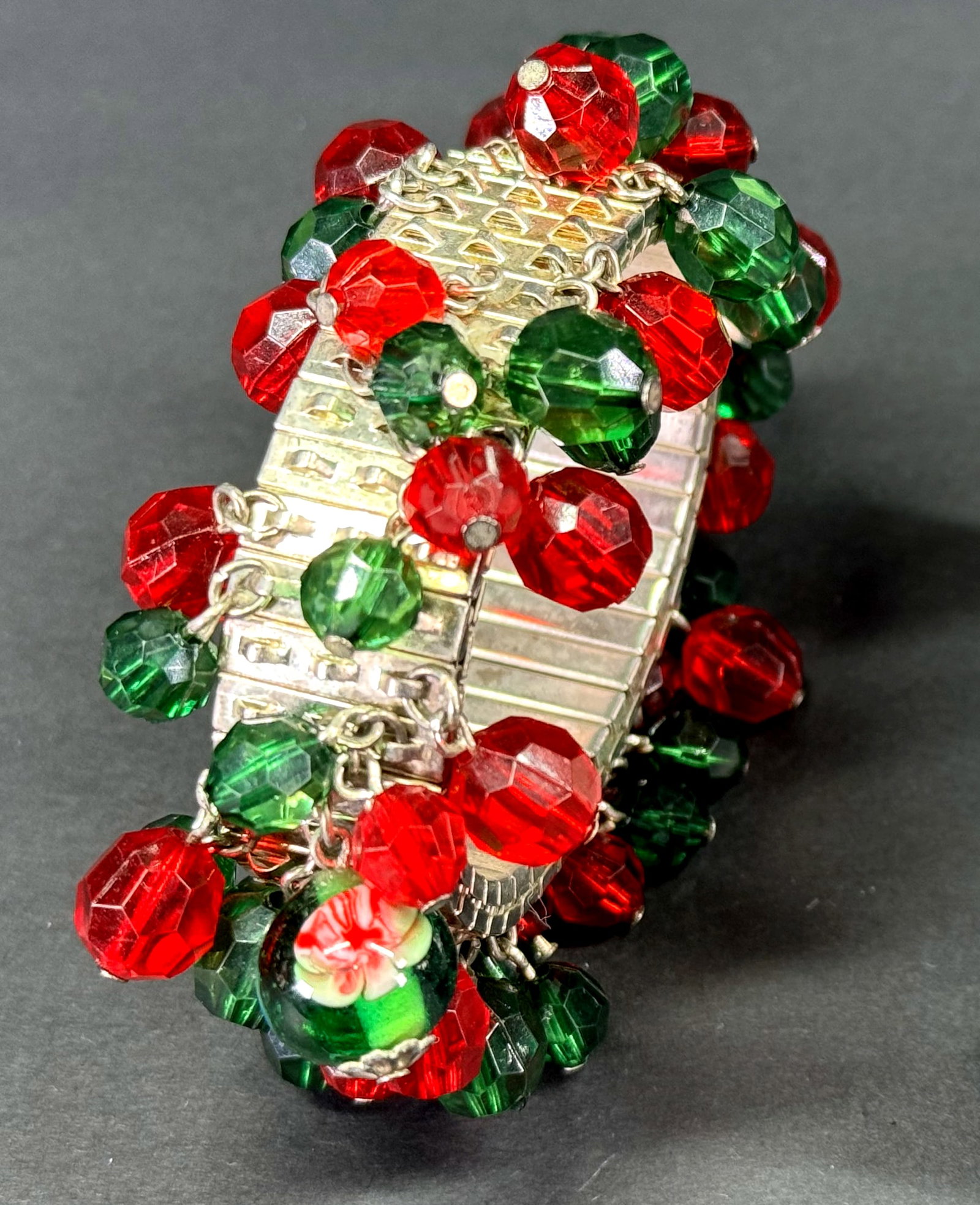 Vintage Christmas plastic beads dangles accordion bracelet .: IN HOUSE FLAT SHIPPING & HANDLING COST WITHIN ALL THE U.S. : $7 To bypass LiveShipping, and use our In-House shipping service for $7 or shipping combined for multiple lots, please select “Arrang