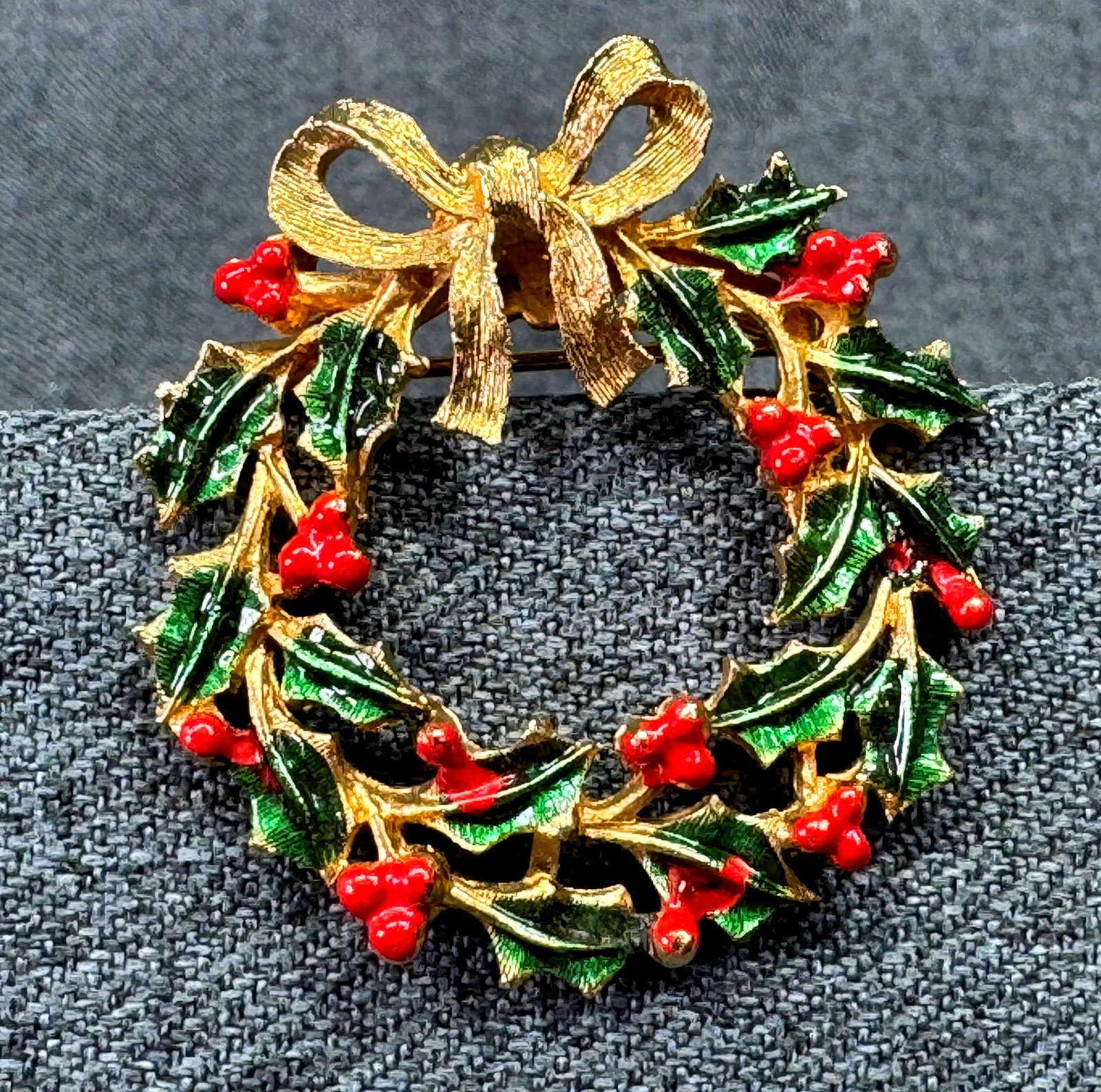 Vintage JJ Jonette Enamel Christmas Holly Wreath Brooch Pin. *i (1 of 5)