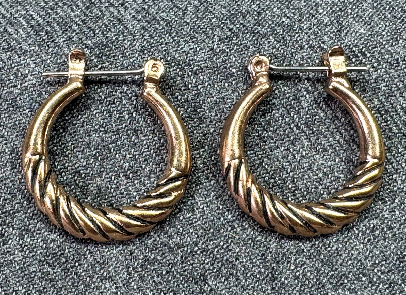 Vintage black accents gold-tone puffy hoop earrings. *K