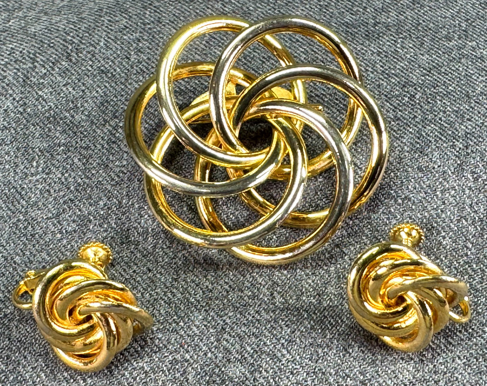 Vintage goldtoned metal intertwined circle brooch pin & Napier earrings
