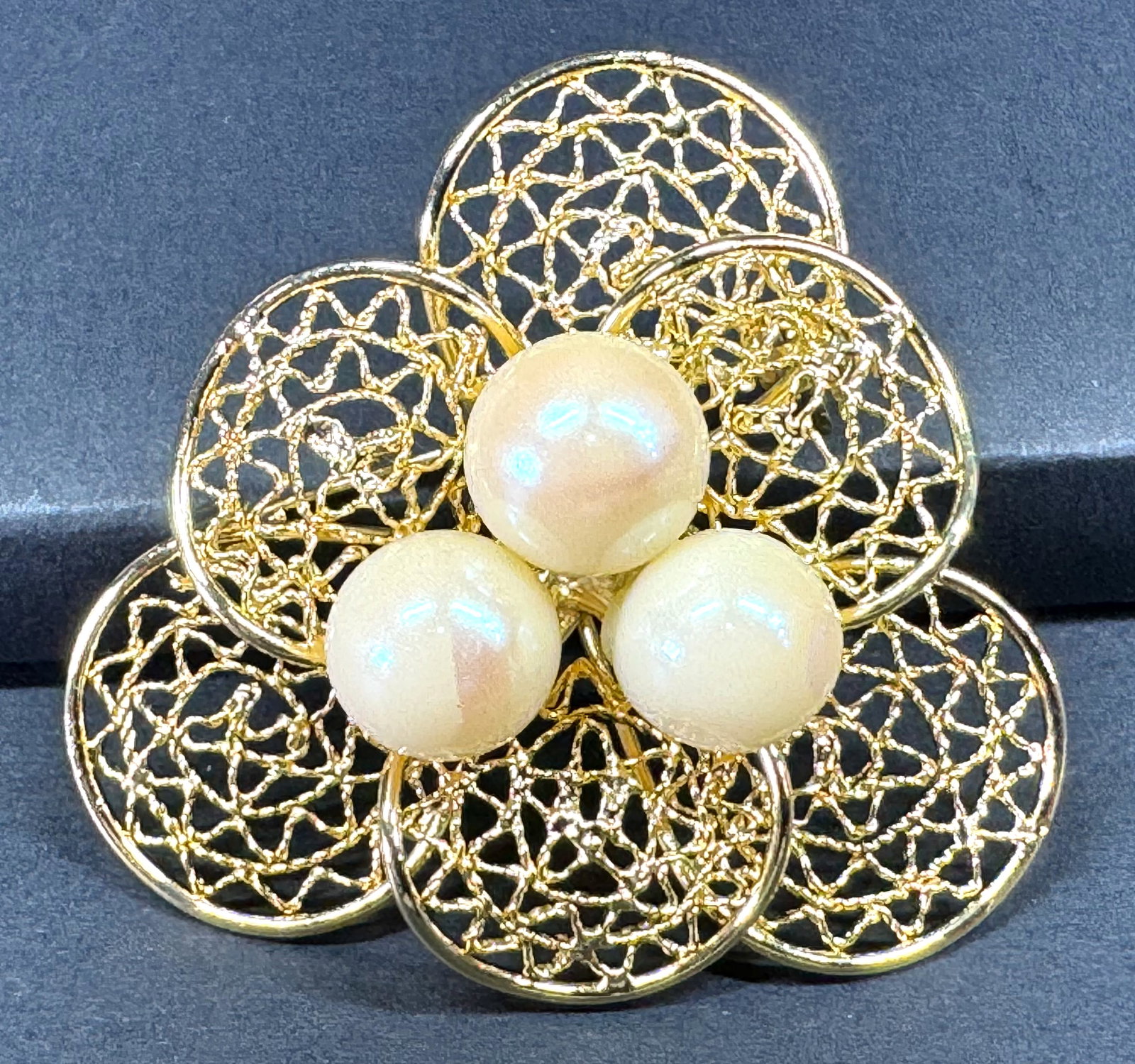 Vintage iridescent pearly beads filigree goldtone metal flower pin brooch.