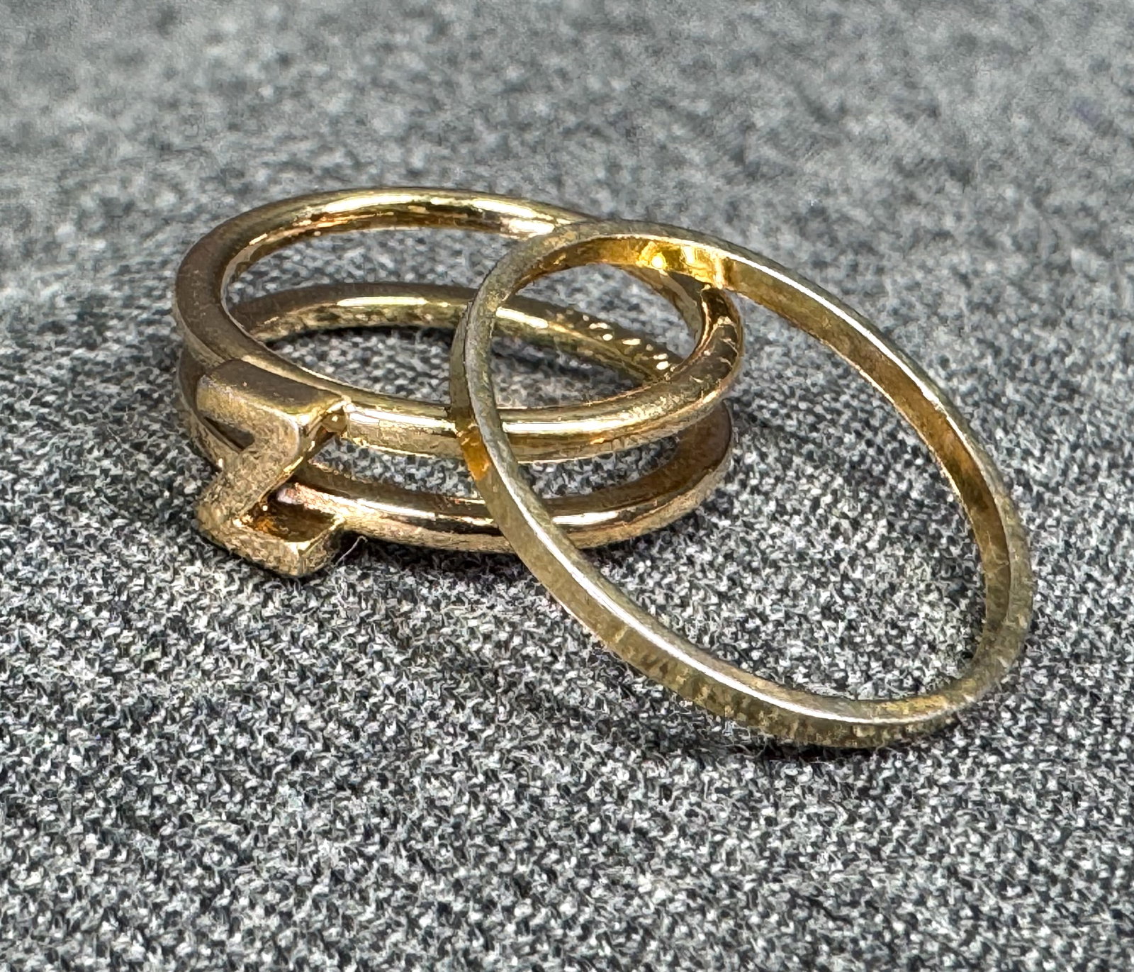Vintage marked Avon letter "Z" & unbranded band goldtone metal rings