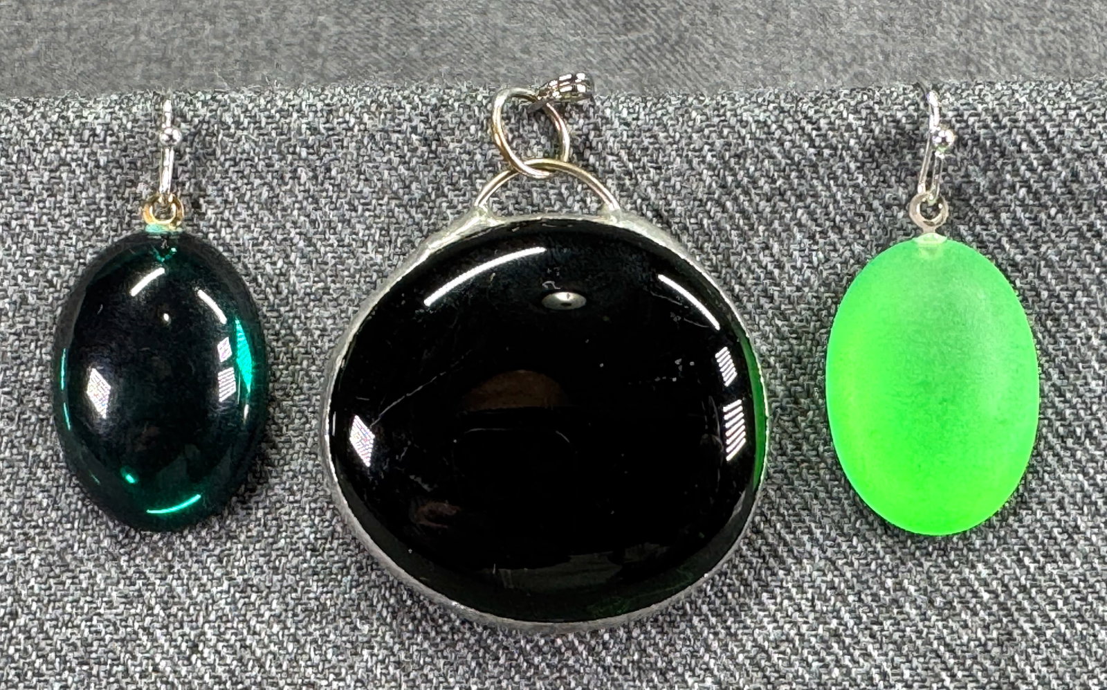 Vintage artsy open back green glass pendant & mirrored plastic hook earrings: IN HOUSE FLAT SHIPPING & HANDLING COST WITHIN ALL THE U.S. : $7 To bypass LiveShipping, and use our In-House shipping service for $7 or shipping combined for multiple lots, please select “Arrang