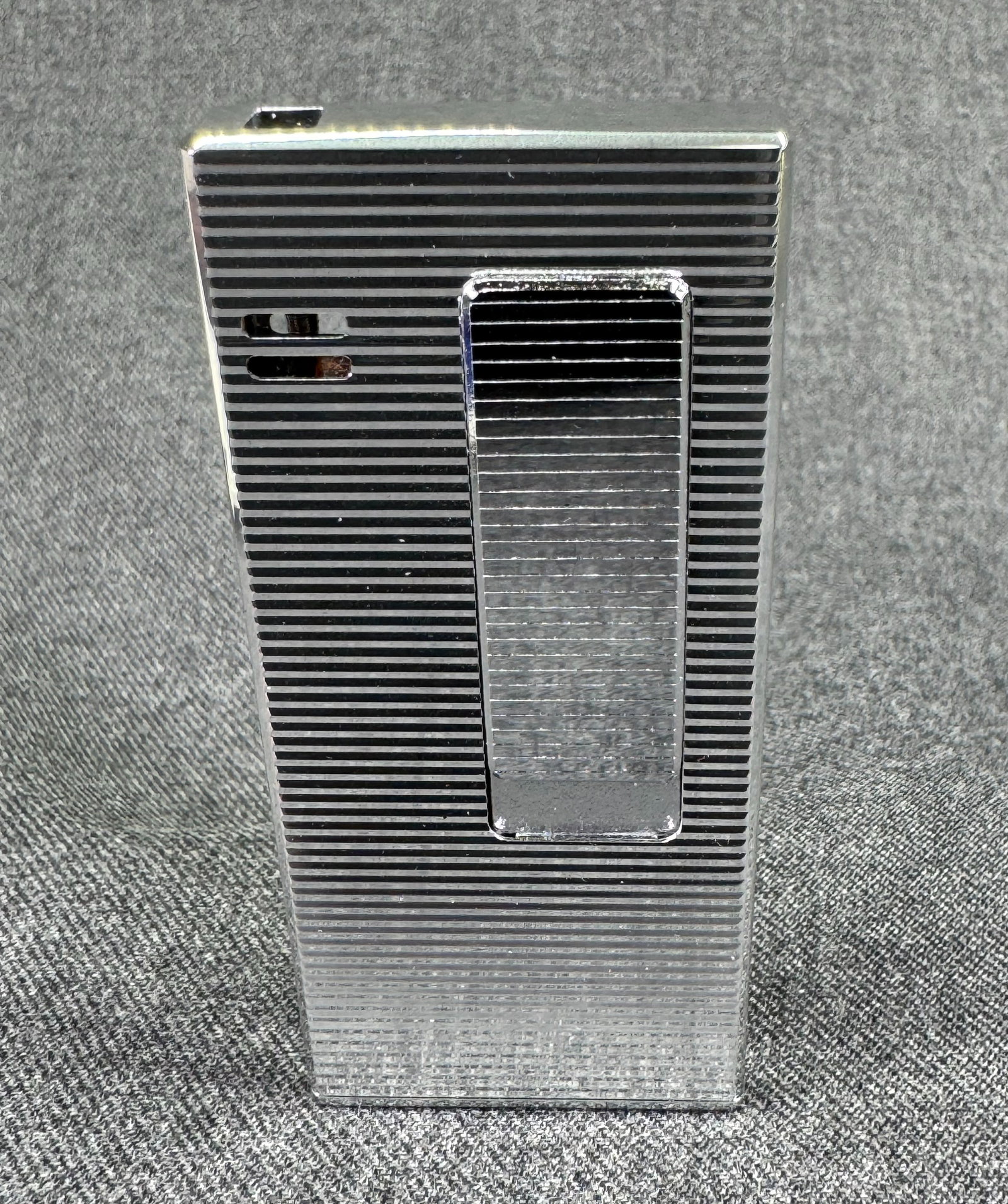 Vintage NOS Sarome Japan Flat Thin Lighter. *i: Vintage NOS Sarome Japan Flat Thin Lighter.Soft Electrochemical quartz. Original plastic box and cover. For measures please refer to the pictures taken with a measuring tape. IN HOUSE FLAT SHIPPING & 