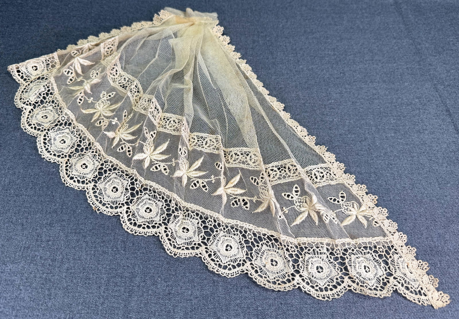 Antique flowers and leaves lace tulle pleated jabot appique. Unused: IN HOUSE FLAT SHIPPING & HANDLING COST WITHIN ALL THE U.S. : $7 To bypass LiveShipping, and use our In-House shipping service for $7 or shipping combined for multiple lots, please select “Arrang