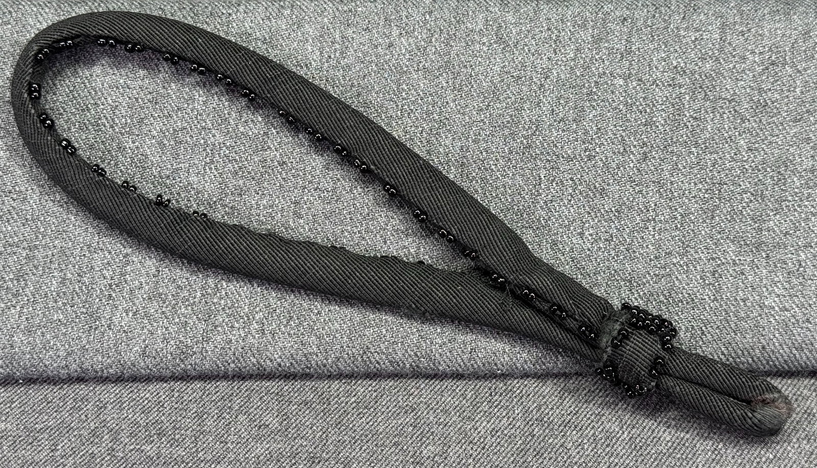 Antique Edwardian black beaded fabric purse handle or millinery applique: Antique Edwardian black beaded fabric purse handle or millinery applique. For measures please refer to the pictures taken with a measuring tape. Weight: 12 Grams . IN HOUSE FLAT SHIPPING & HANDLING CO