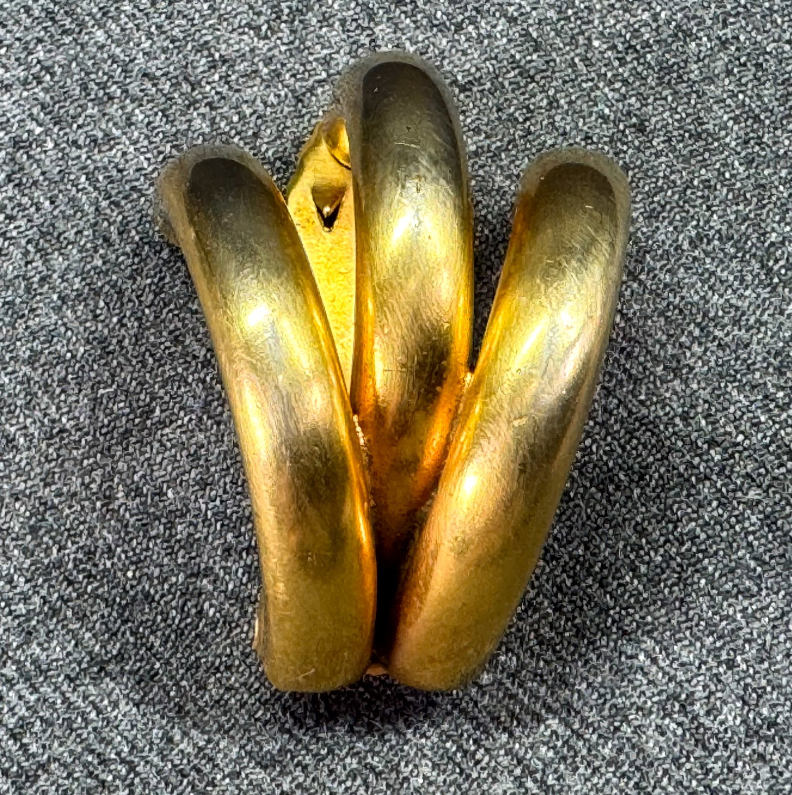 Vintage 40s goldtone metal dress clip brooch