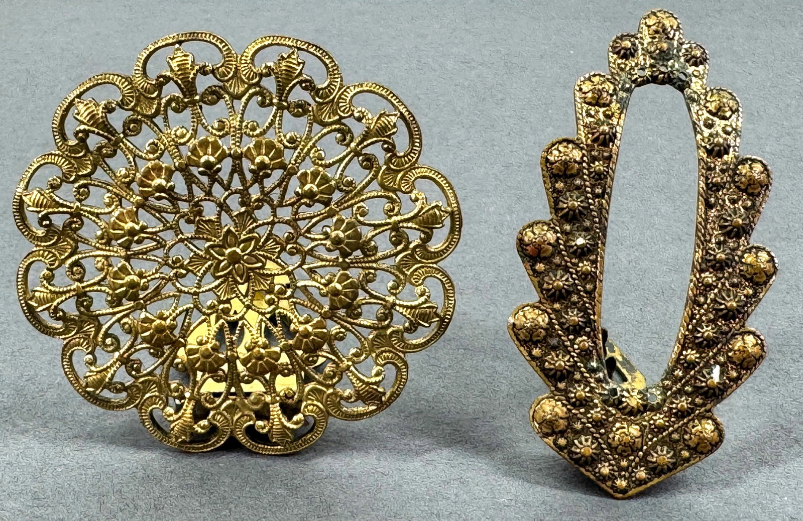 Antique Czech gold-toned metal leaf and filigree flower dress clip brooches.: IN HOUSE FLAT SHIPPING & HANDLING COST WITHIN ALL THE U.S. : $7 To bypass LiveShipping, and use our In-House shipping service for $7 or shipping combined for multiple lots, please select “Arrang