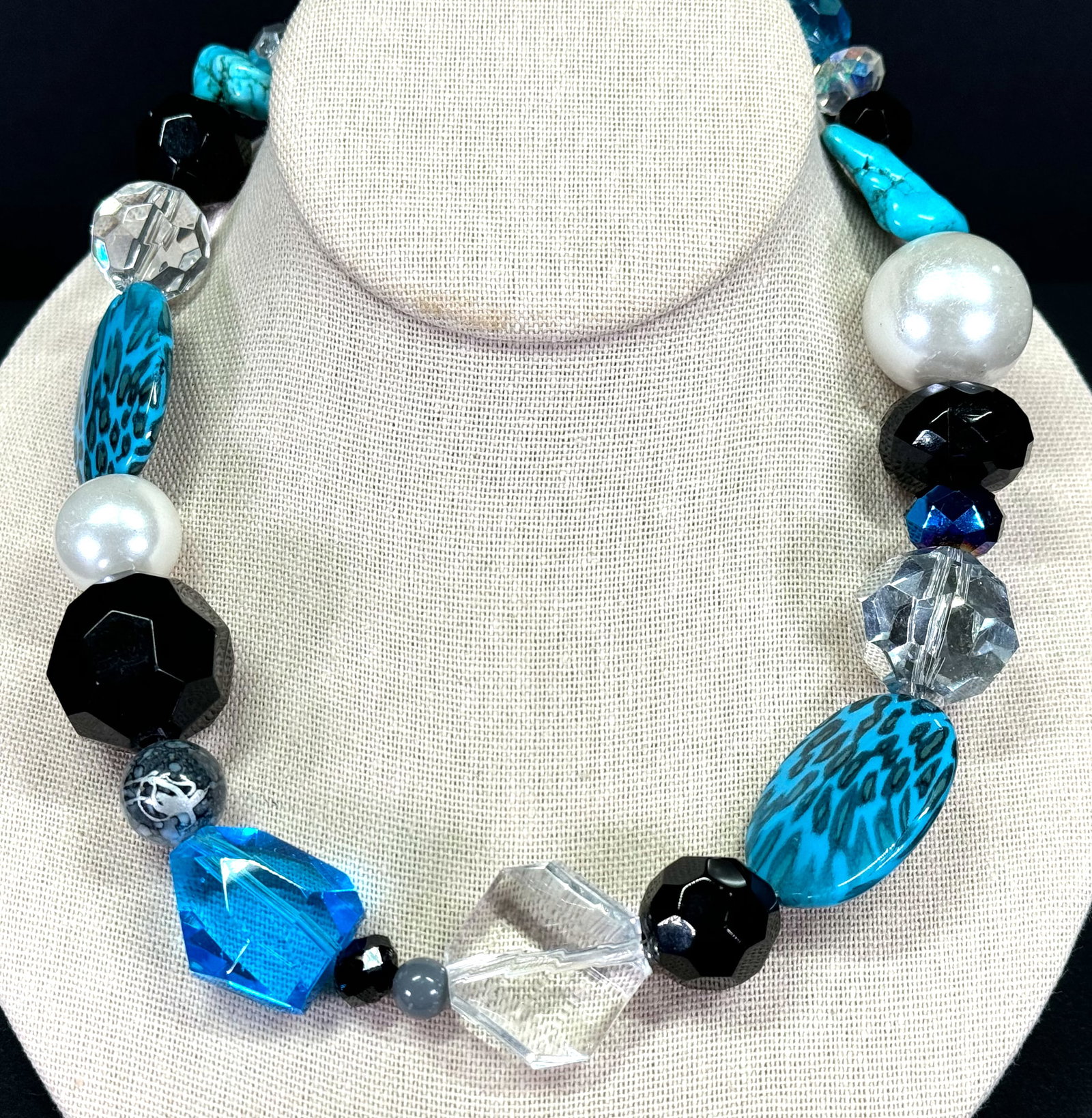 Resin, pearly, glass beaded collar necklace.: IN HOUSE FLAT SHIPPING & HANDLING COST WITHIN ALL THE U.S. : $7 To bypass LiveShipping, and use our In-House shipping service for $7 or shipping combined for multiple lots, please select “Arrang