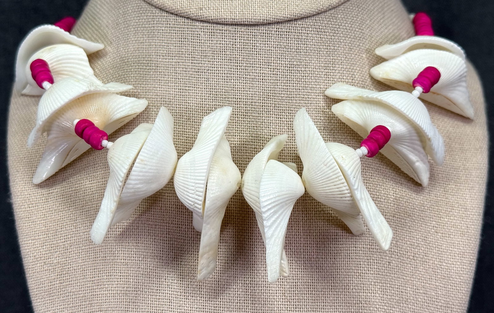 Vintage Hawaiian shells, wooden & glass beads necklace & earrings. *c