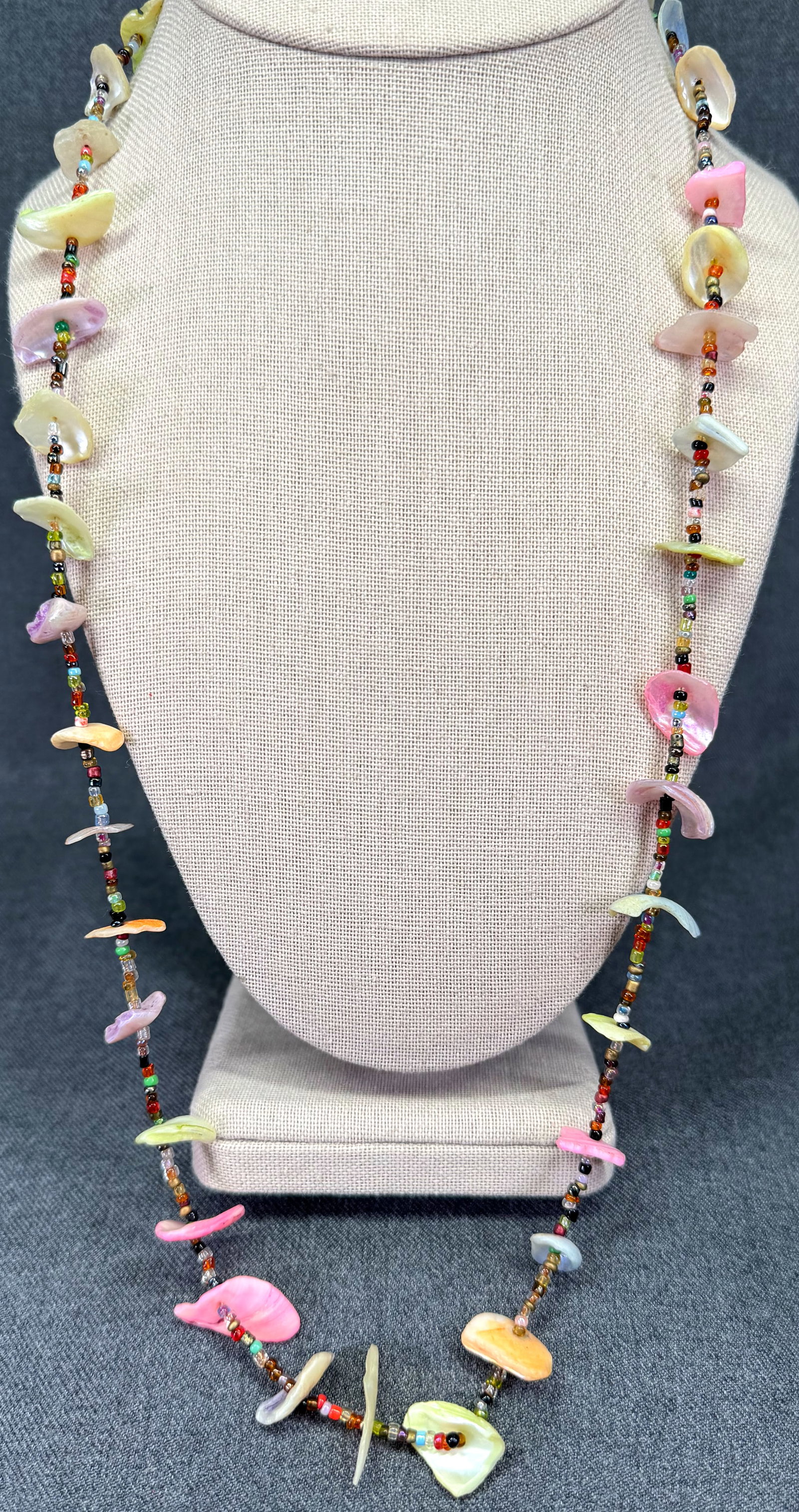 Vintage colors dyed mop chips & glass beads necklace. *c