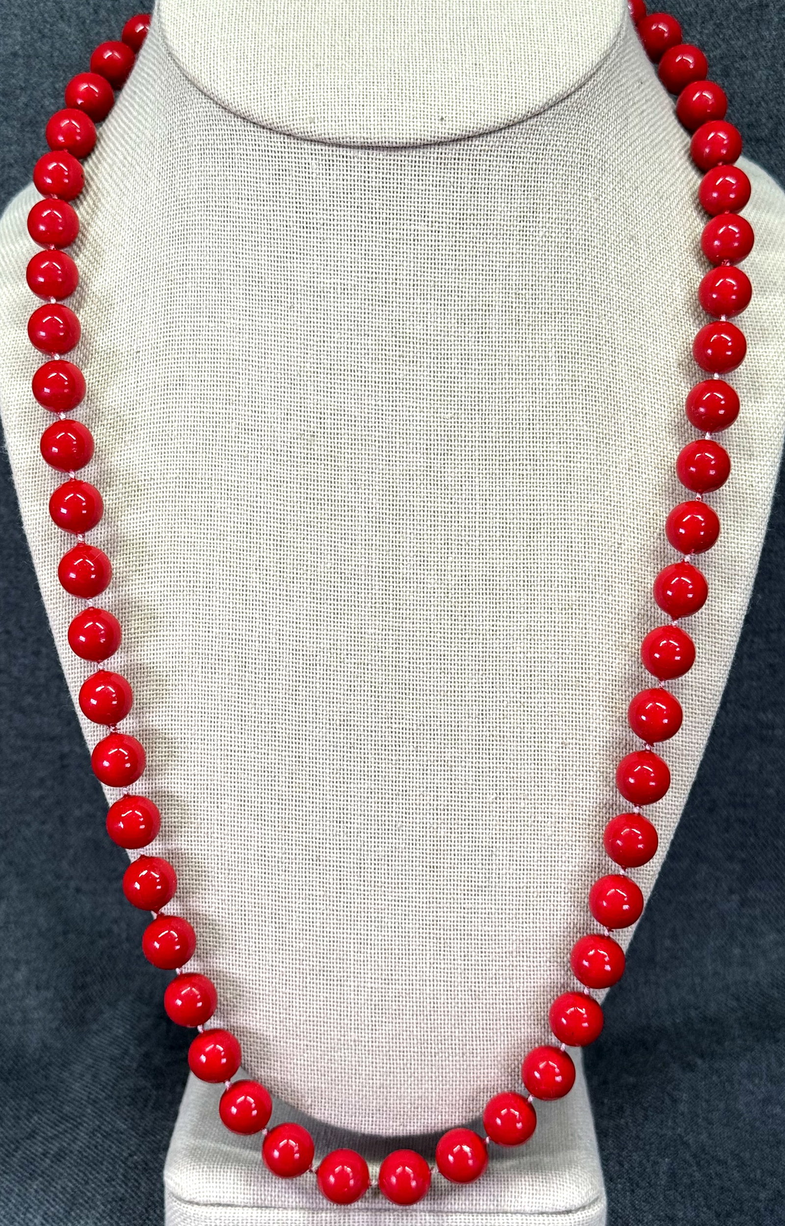 Vintage thermoplastic red plastic necklace. *a (1 of 4)