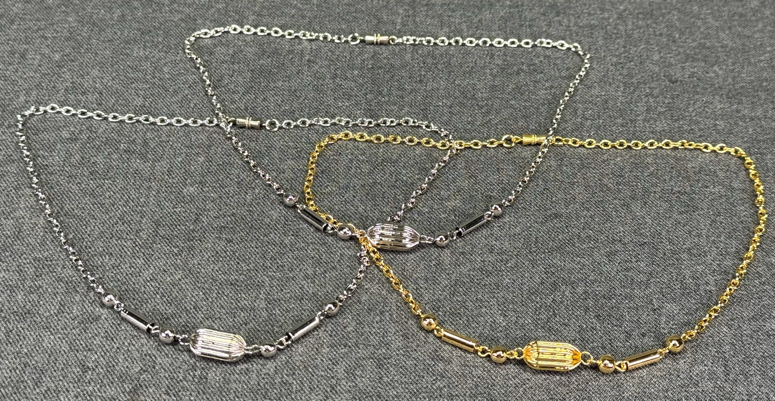 Vintage beads chain collar necklace. Two silver-toned & one gold-toned . *e: Vintage beads chain collar necklace. Two silver-toned & one gold-toned. Unmarked. For measures please refer to the pictures that were taken with a measuring tape. Weight: 21 Grams. IN HOUSE FLAT SHIPP
