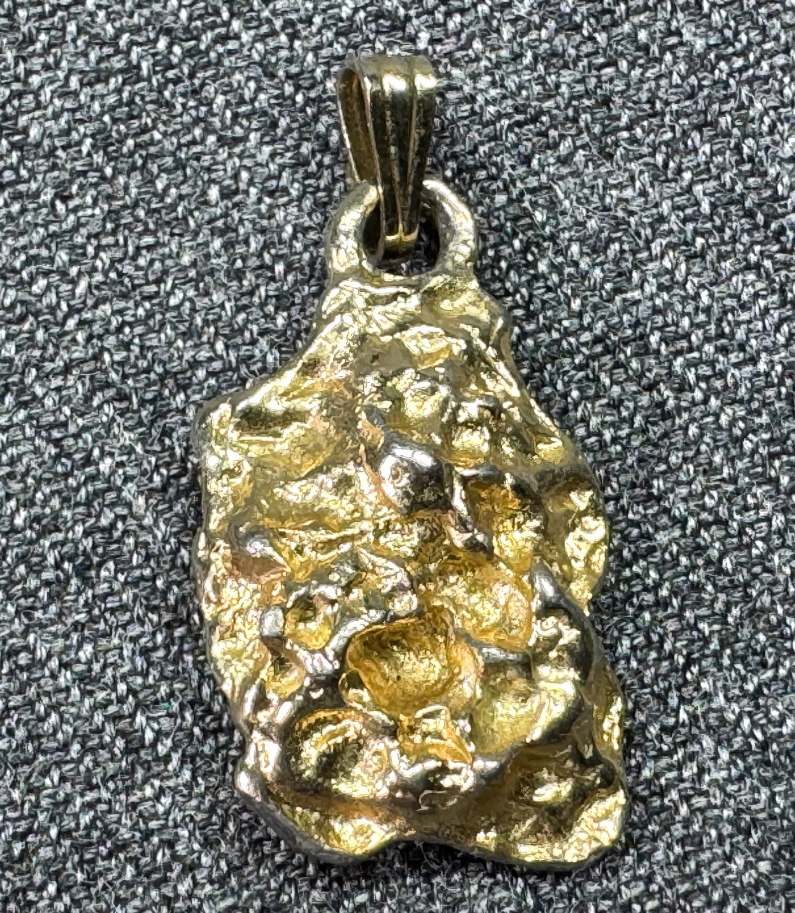 Vintage gold-toned nugget pendant: IN HOUSE FLAT SHIPPING & HANDLING COST WITHIN ALL THE U.S. : $7 To bypass LiveShipping, and use our In-House shipping service for $7 or shipping combined for multiple lots, please select “Arrang