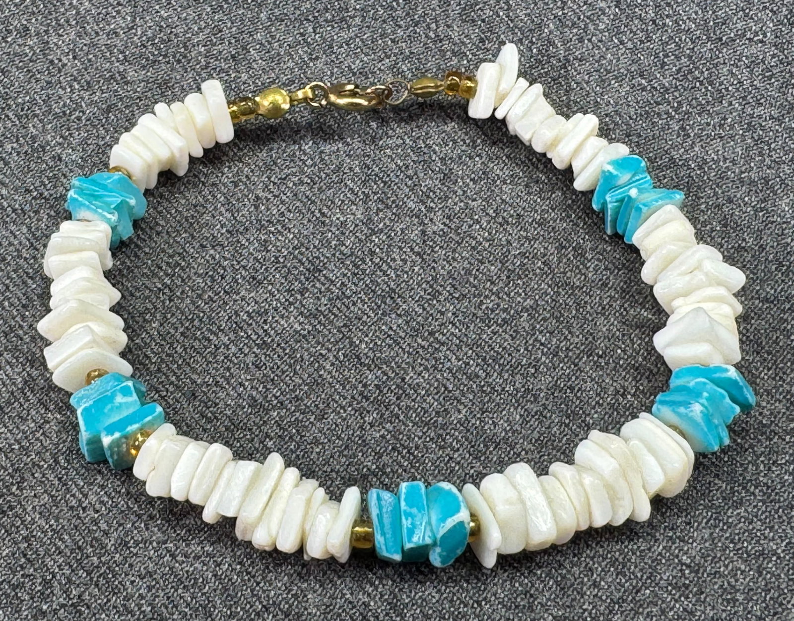 Vintage dyed turquoise shell chips goldtoned metal bracelet. *a