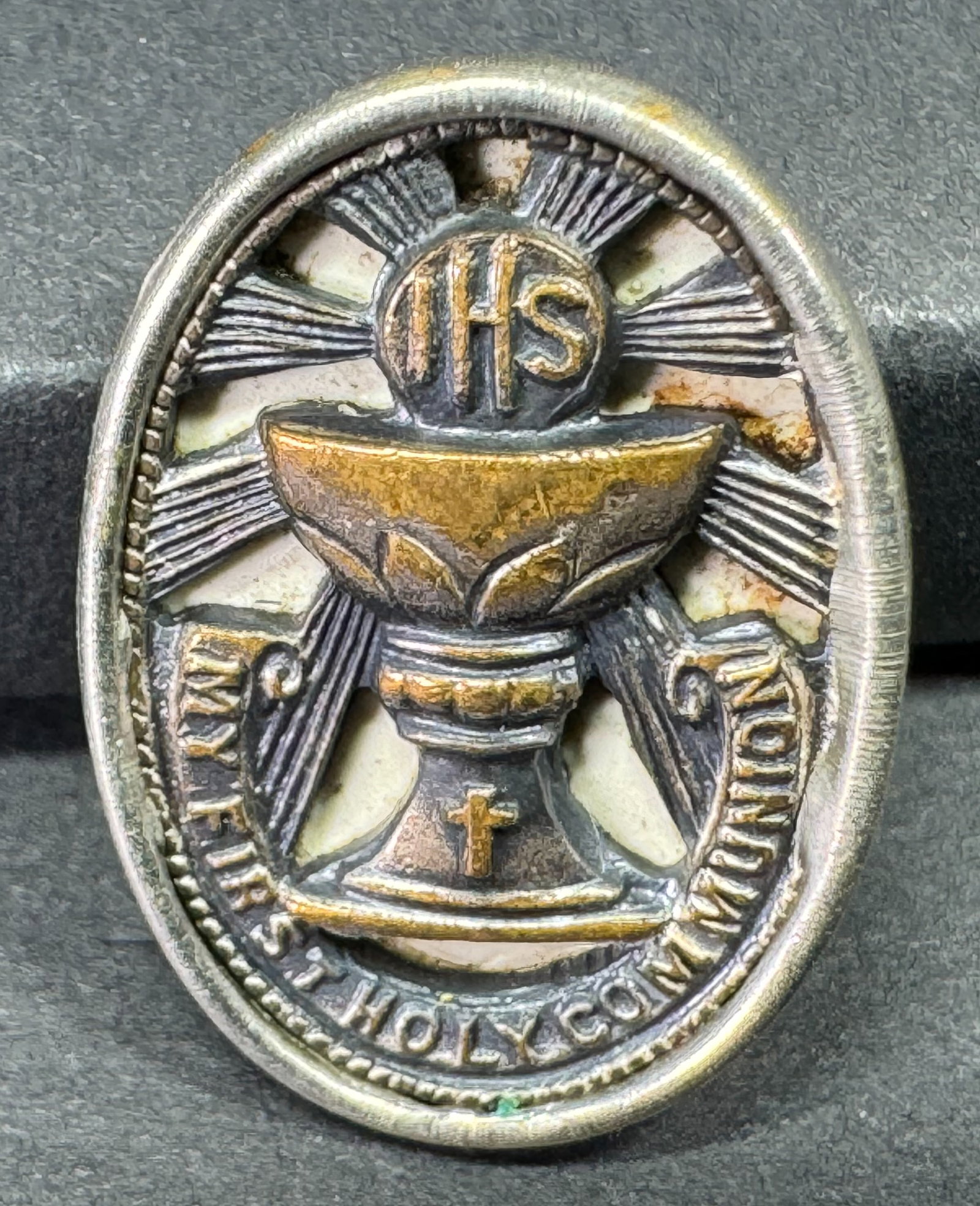 Antique creamy enamel metal Christian First Communion small pin brooch. (1 of 5)