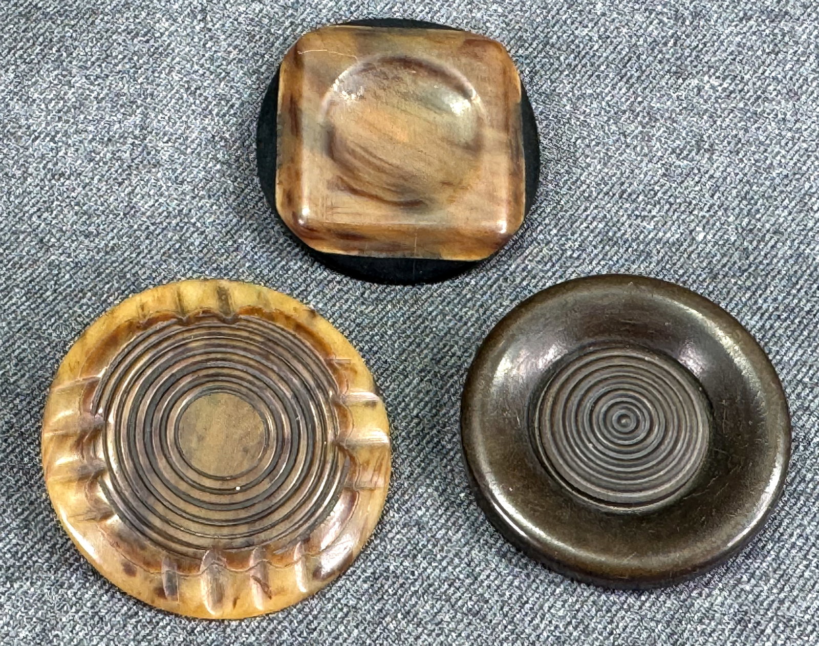 Vintage assorted brownish galalith buttons. Metal shank. Lot of 3 (1 of 4)