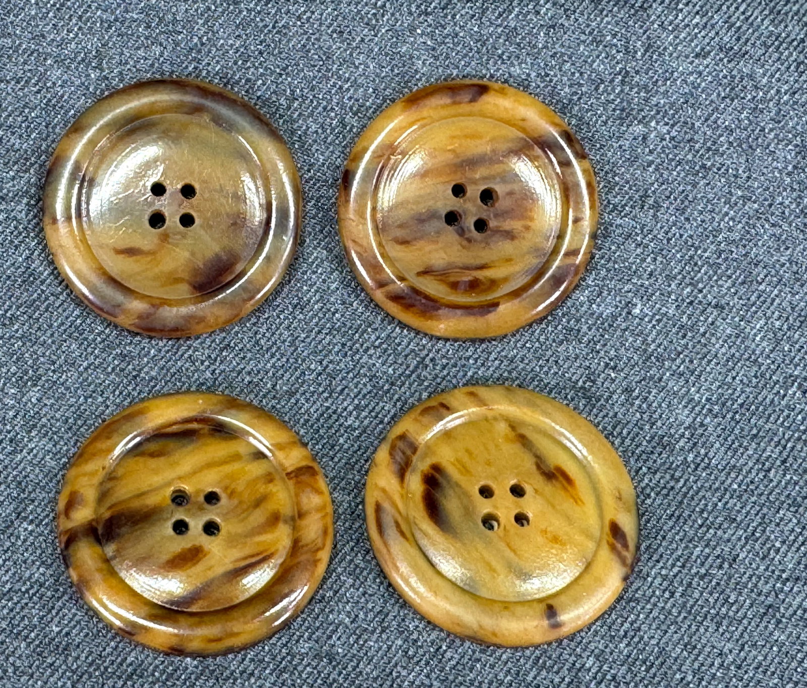 Vintage marbled brown galalith buttons. Lot of 4