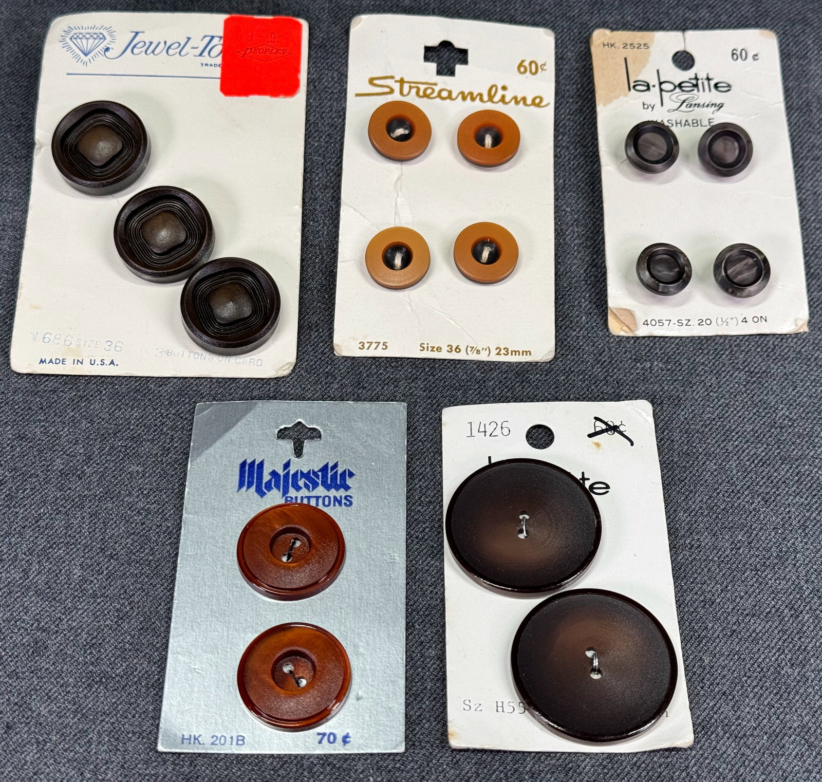 Vintage assorted plastic buttons. Unused in cards.: IN HOUSE FLAT SHIPPING & HANDLING COST WITHIN ALL THE U.S. : $7 To bypass LiveShipping, and use our In-House shipping service for $7 or shipping combined for multiple lots, please select “Arrang