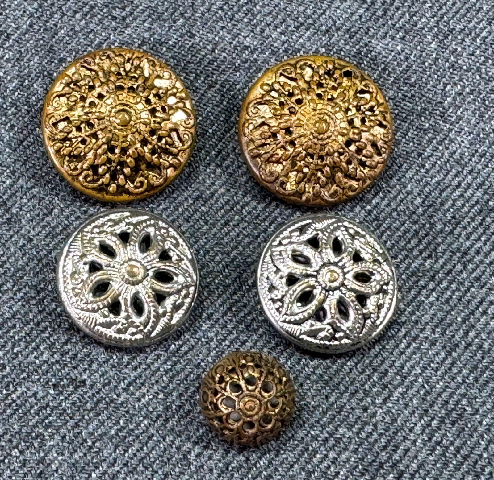 Vintage assorted metal tight back flower buttons. Lot of 5