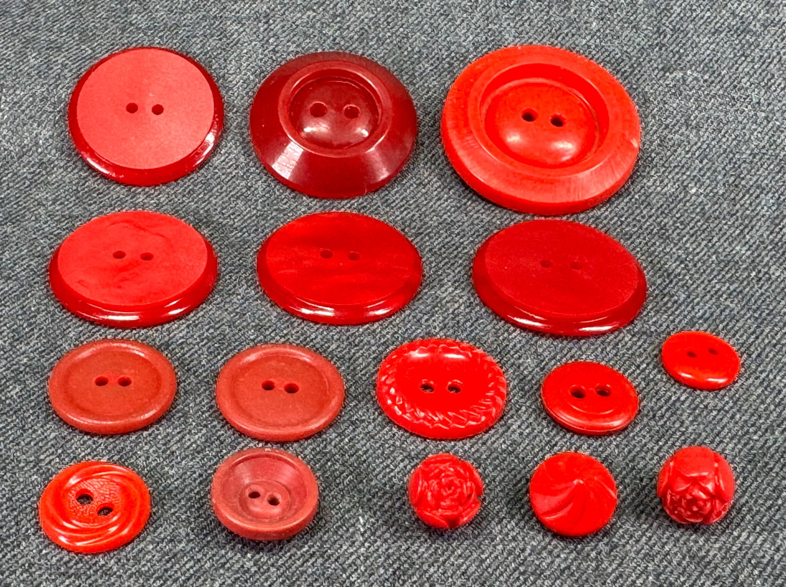 Vintage assorted red plastic, galalith, celluloid buttons. Lot of 16: IN HOUSE FLAT SHIPPING & HANDLING COST WITHIN ALL THE U.S. : $7 To bypass LiveShipping, and use our In-House shipping service for $7 or shipping combined for multiple lots, please select “Arrang