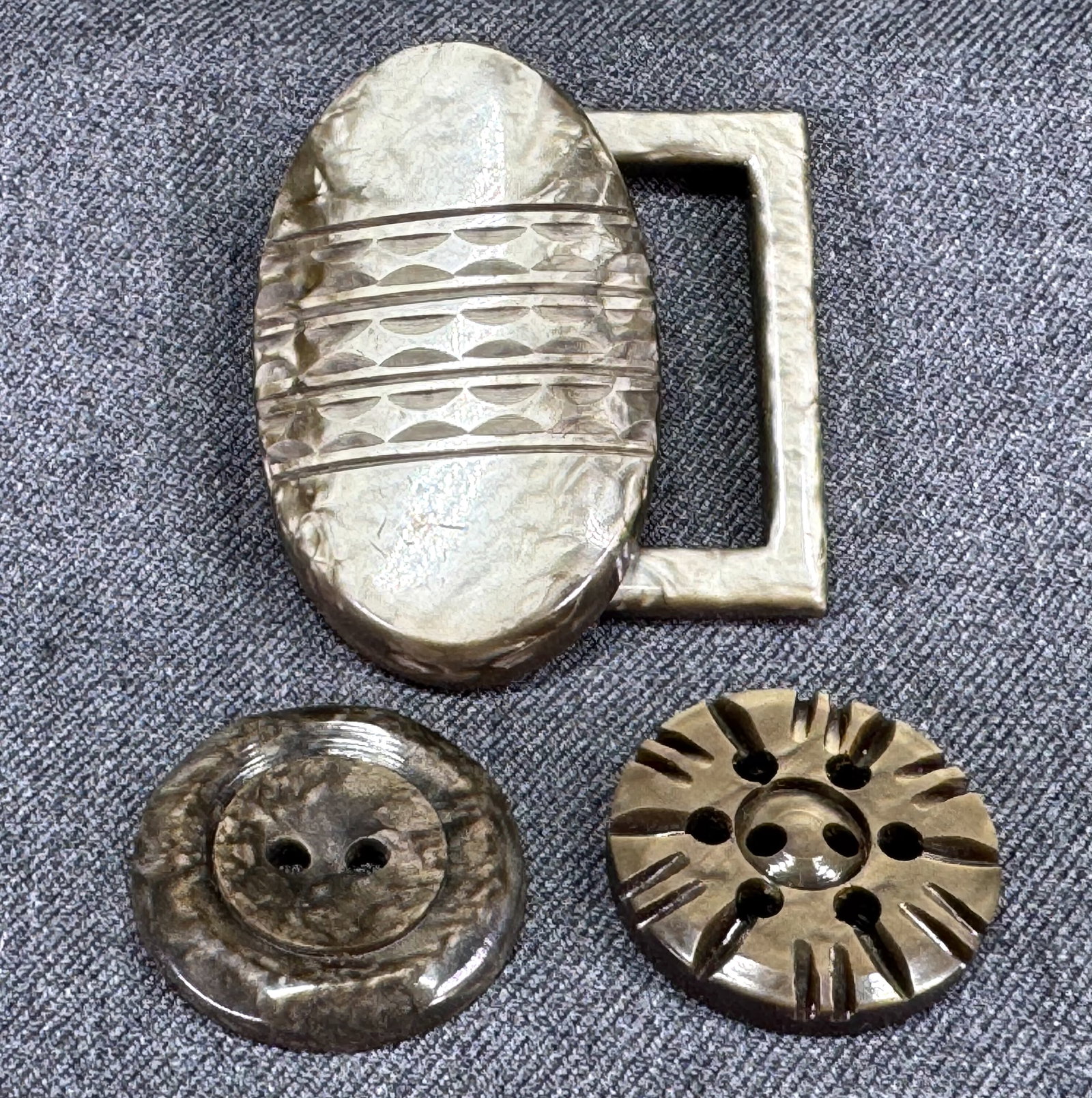 Vintage art deco flapper carved brownish galalith belt buckle and two buttons