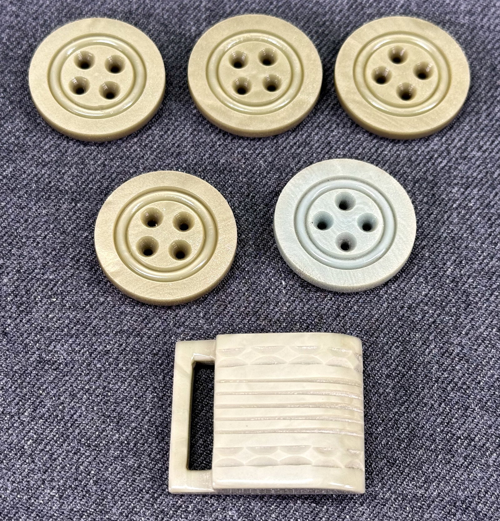 Vintage art deco flapper marbled greenish galalith belt buckle and five buttons