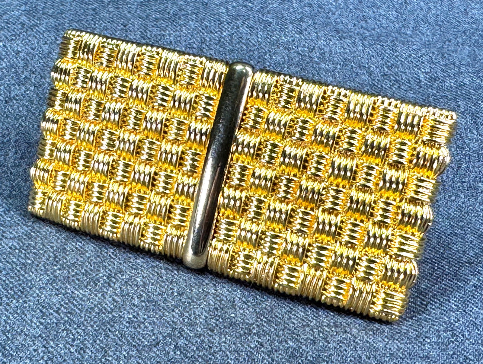 Vintage Talbots woven goldtone metal belt buckle.