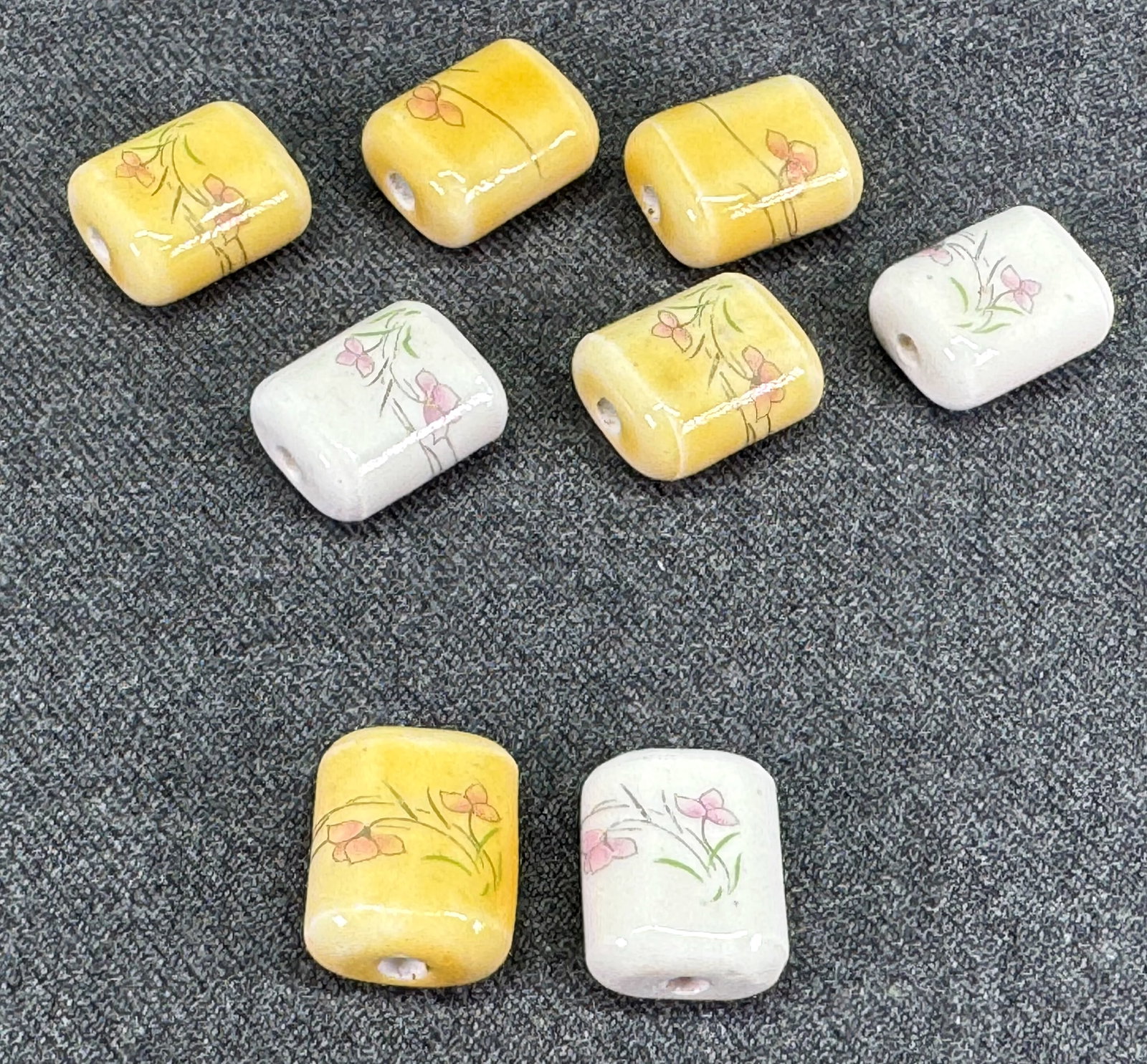 Vintage Assorted Floral Pottery Beads. Lot of 8: Vintage Assorted Floral Pottery Beads. Lot of 8. Unmarked. For measures please refer to the pictures taken with a measuring tape. Weight: 25 Grams IN HOUSE FLAT SHIPPING & HANDLING COST WITHIN ALL THE