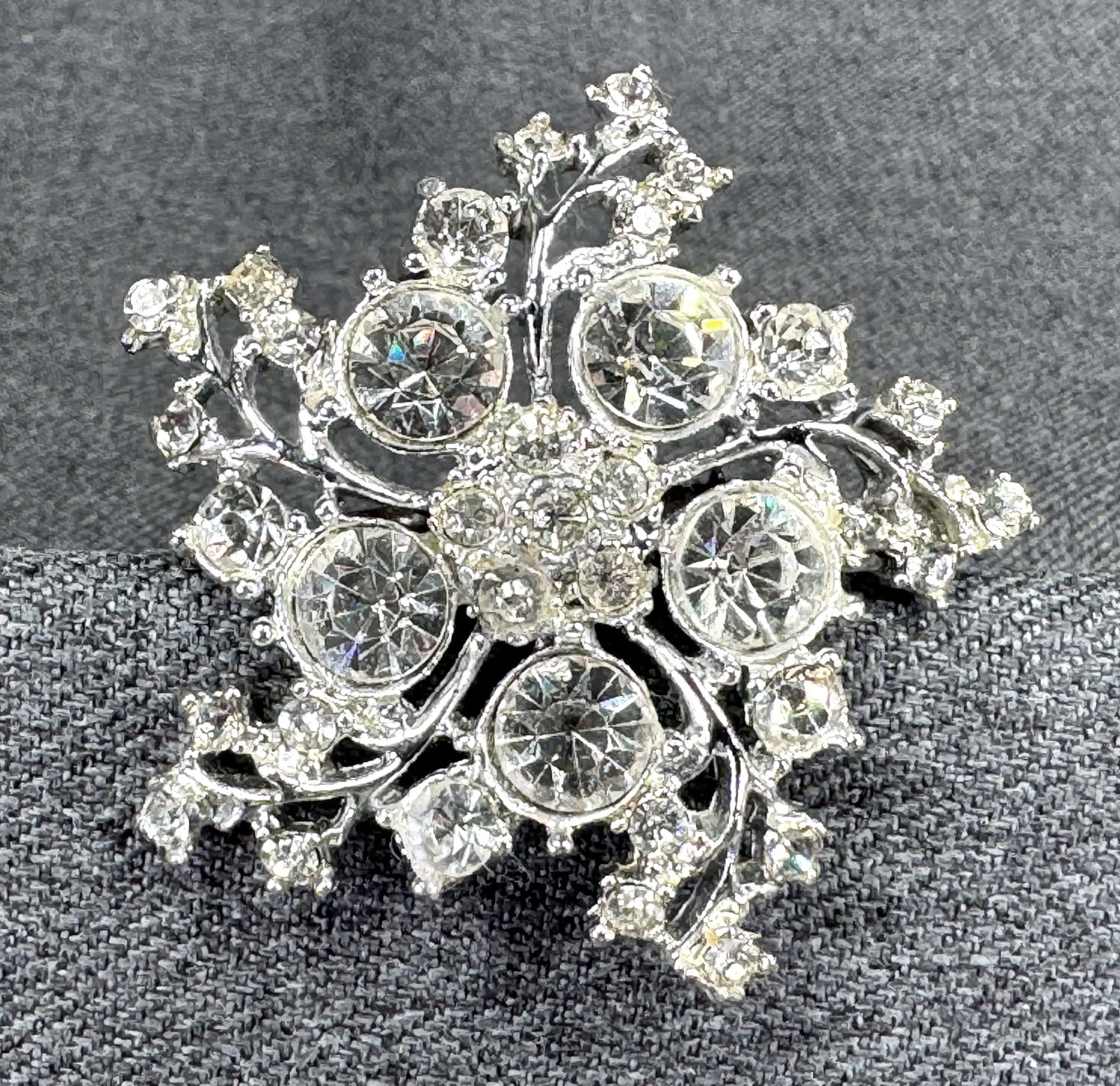 Vintage Silver-tone & Clear Crystals Snowflake Flower Pin Brooch. *M
