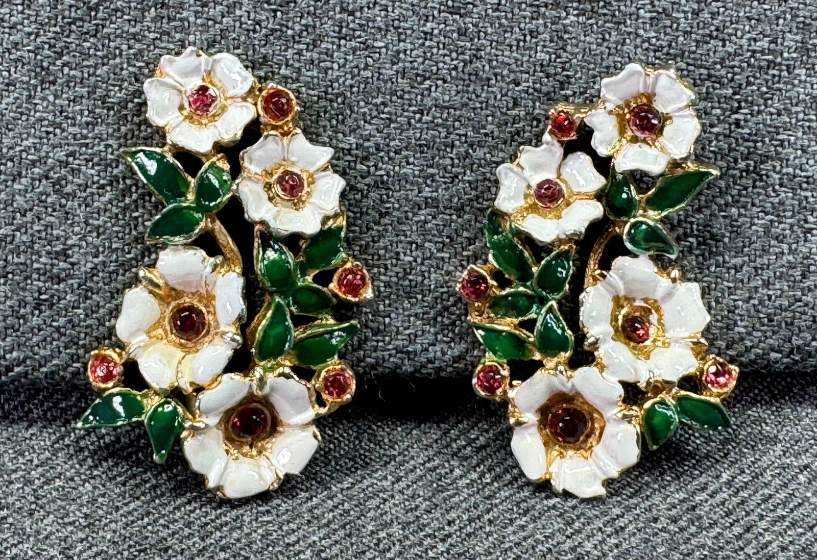 Vintage Rhinestone Enamel Gold-tone Floral Clip on Earrings. *M: Vintage Rhinestone Enamel Gold-tone Floral Clip on Earrings.. Unmarked. For measures please refer to the pictures taken with a measuring tape. Weight: 14 Grams. IN HOUSE FLAT SHIPPING & HANDLING COST 