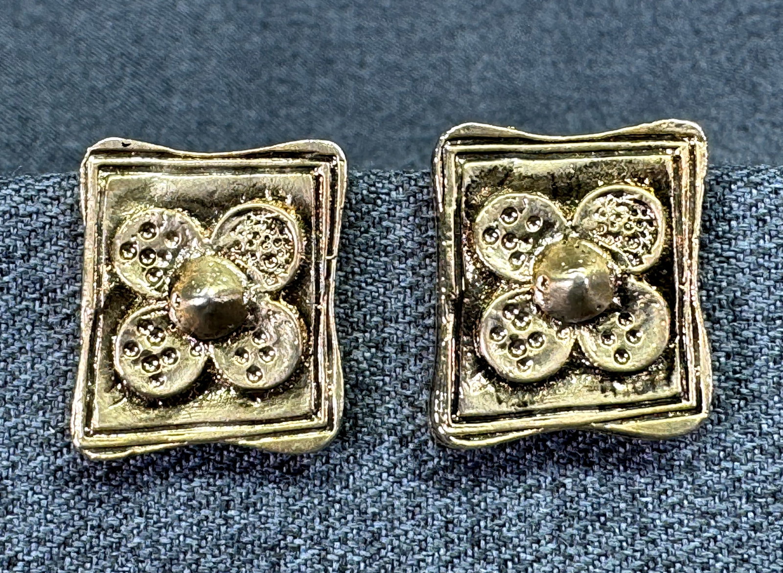 Vintage Brutalist Gold-Tone Textured Square Flower Clip-On Earrings. *M: Vintage Brutalist Gold-Tone Textured Square Flower Clip-On Earrings. Unmarked. For measures please refer to the pictures taken with a measuring tape. Weight: 20 Grams. IN HOUSE FLAT SHIPPING & HANDLIN