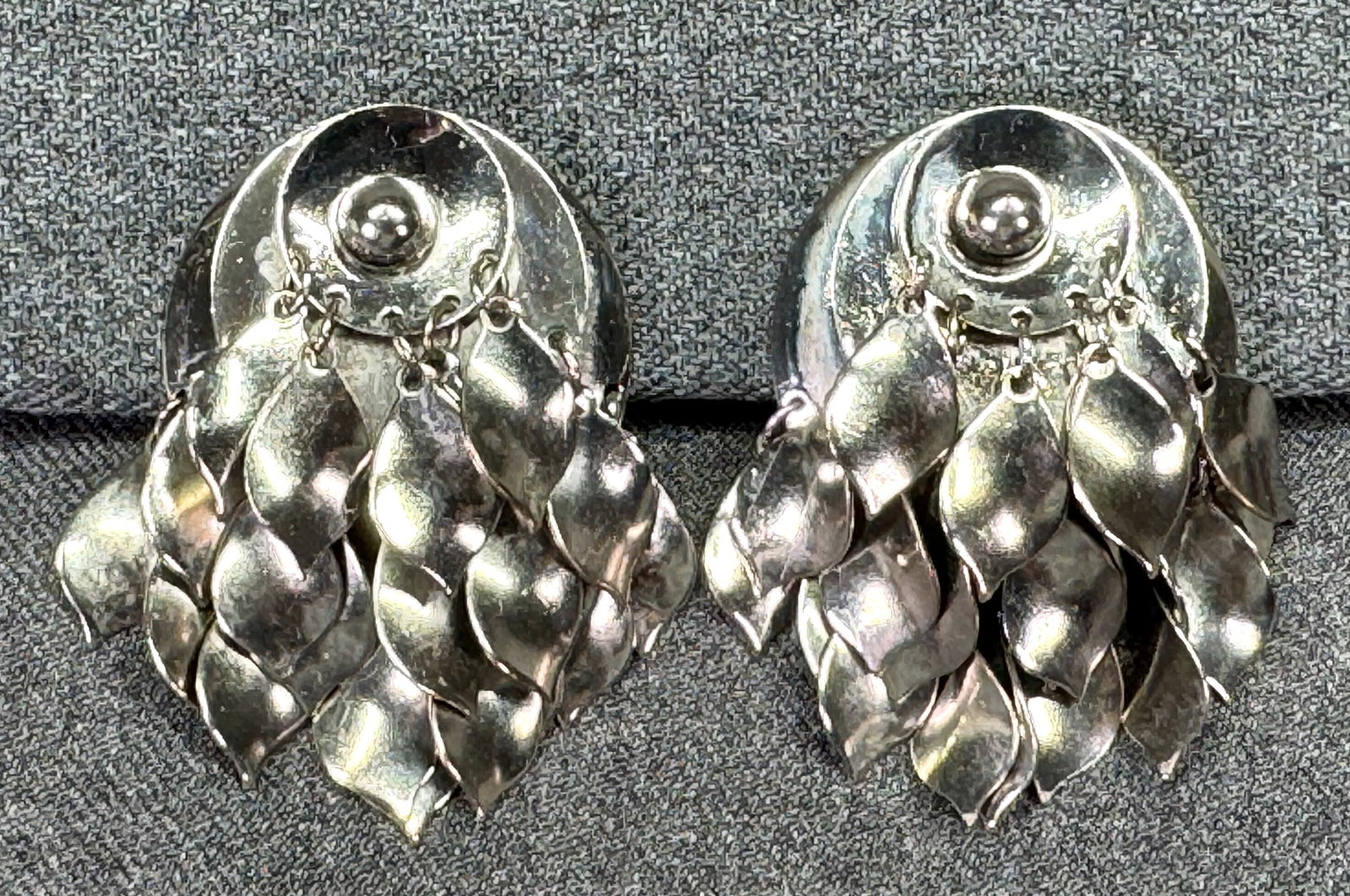 Vintage Waterfall Leaf Shaker Cha-Cha Clip Earrings.*M
