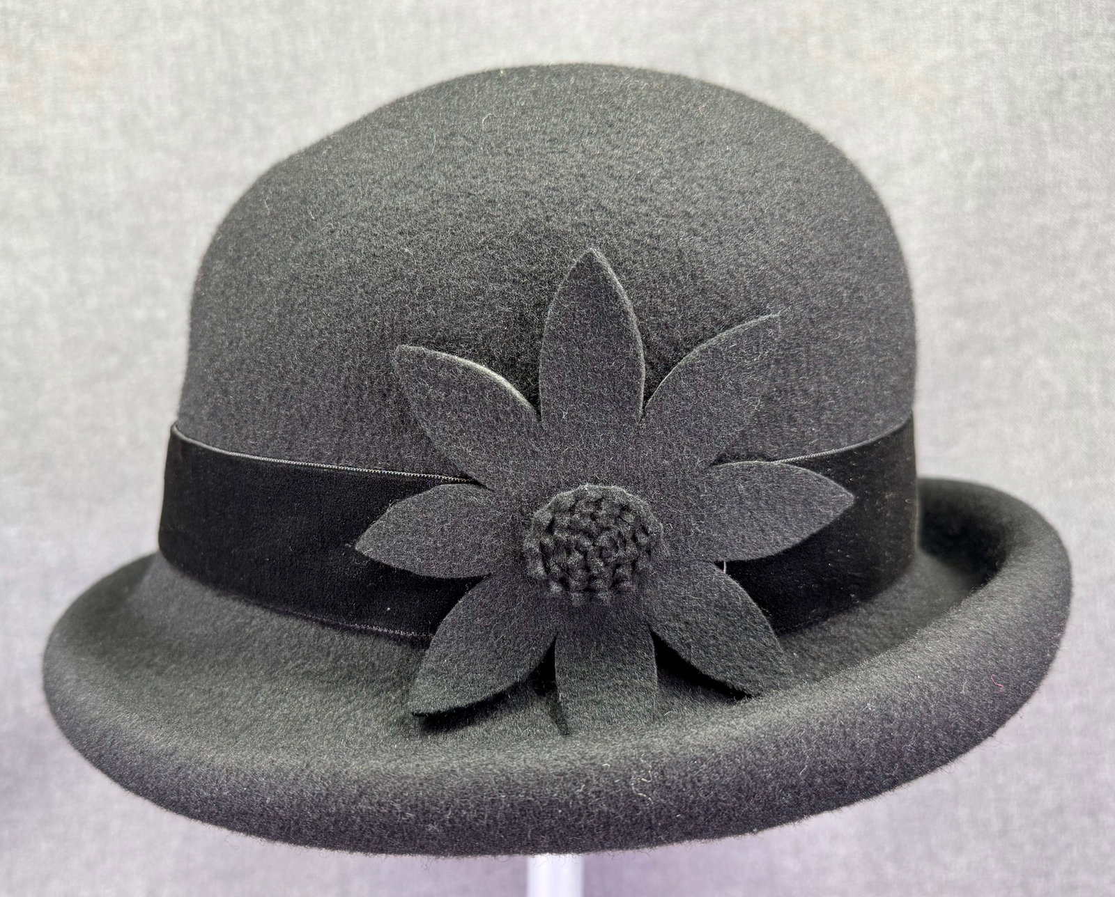 Vintage Liz Claiborne Black Wool Felt Cloche Hat with Flower Accent. *M