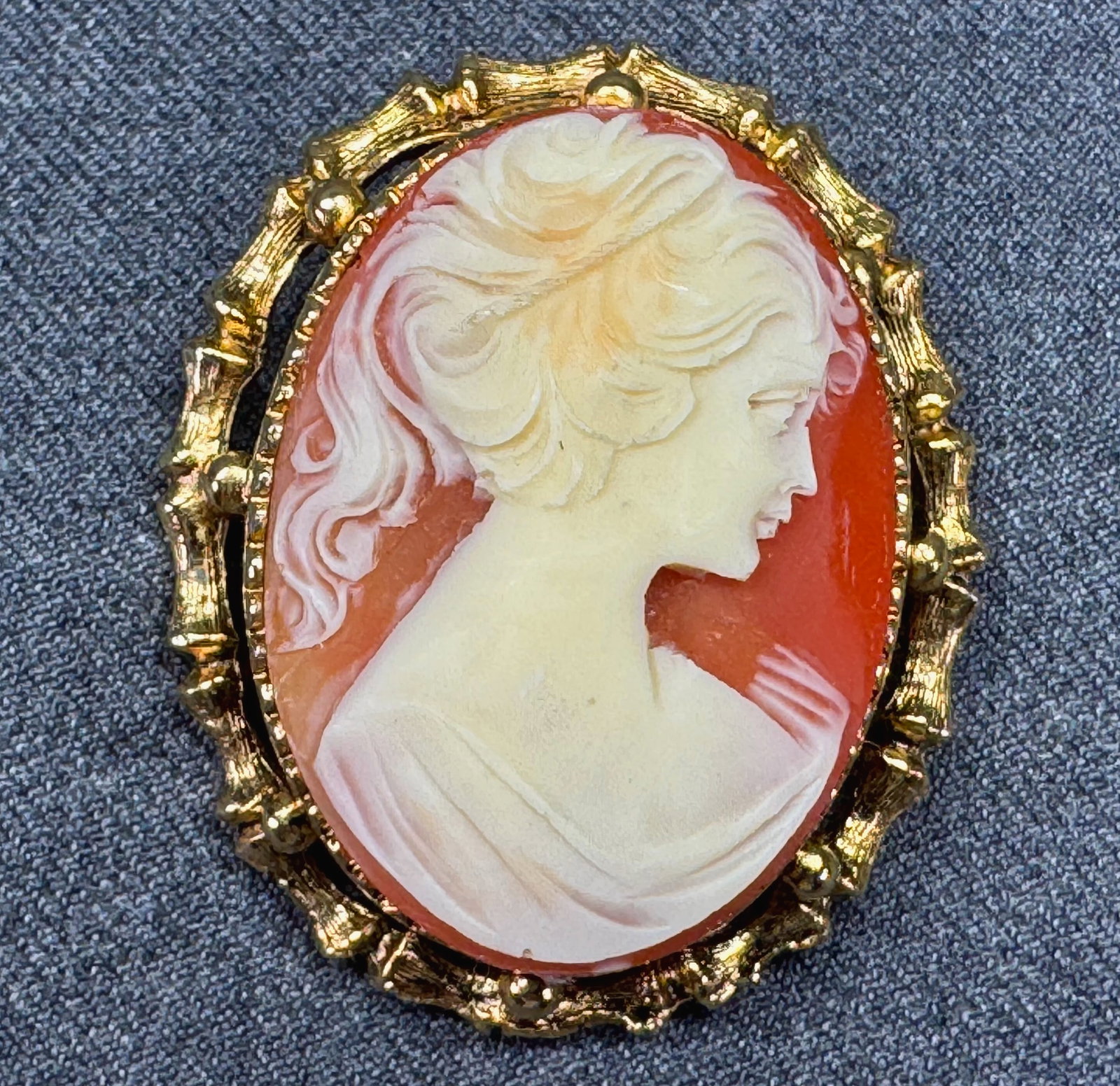 Vintage Resin Cameo Pin Gold-tone large Convertible Brooch Pendant. *M: Vintage Resin Cameo Pin Gold-tone large Brooch Pendant. Unmarked. For measures please refer to the pictures taken with a measuring tape. Weight: 28 Grams. IN HOUSE FLAT SHIPPING & HANDLING COST WITHIN