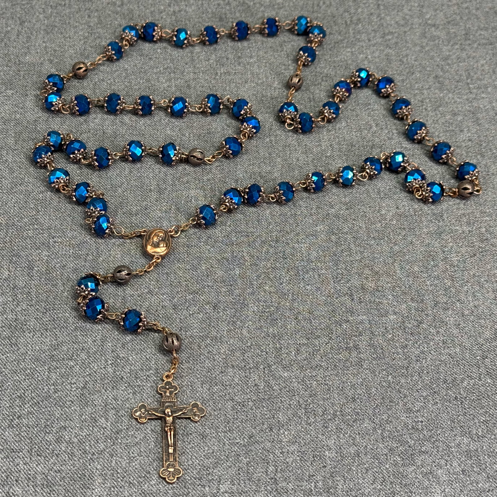 Italian Tertium Millennium Blue Glass Bead Long Rosary. Jerusalem Terra Santa Relic. *M: Italian Tertium Millennium Metallic Blue Glass Bead Rosary Necklace, Holy Land Terra Jerusalem. Copper-tone. Marked. For measures please refer to the pictures taken with a measuring tape. Weight: 79 G