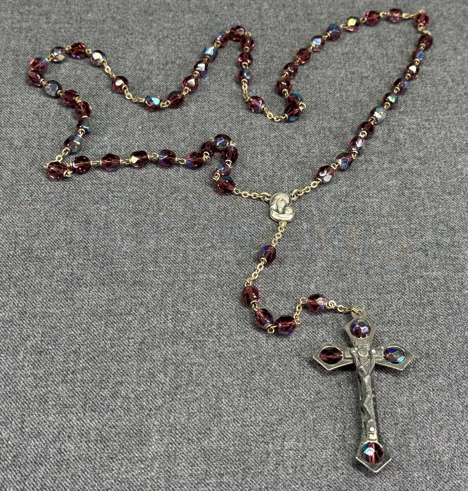 Vintage Rome AB Purple Faceted Glass Crystal Bead Rosary. Jeweled Crucifix. *M: Vintage Italian AB Faceted Glass Crystal Bead Rosary. Jeweled Crucifix. Silver-tone. Marked. For measures please refer to the pictures taken with a measuring tape. Weight: 42 Grams. IN HOUSE FLAT SHIP