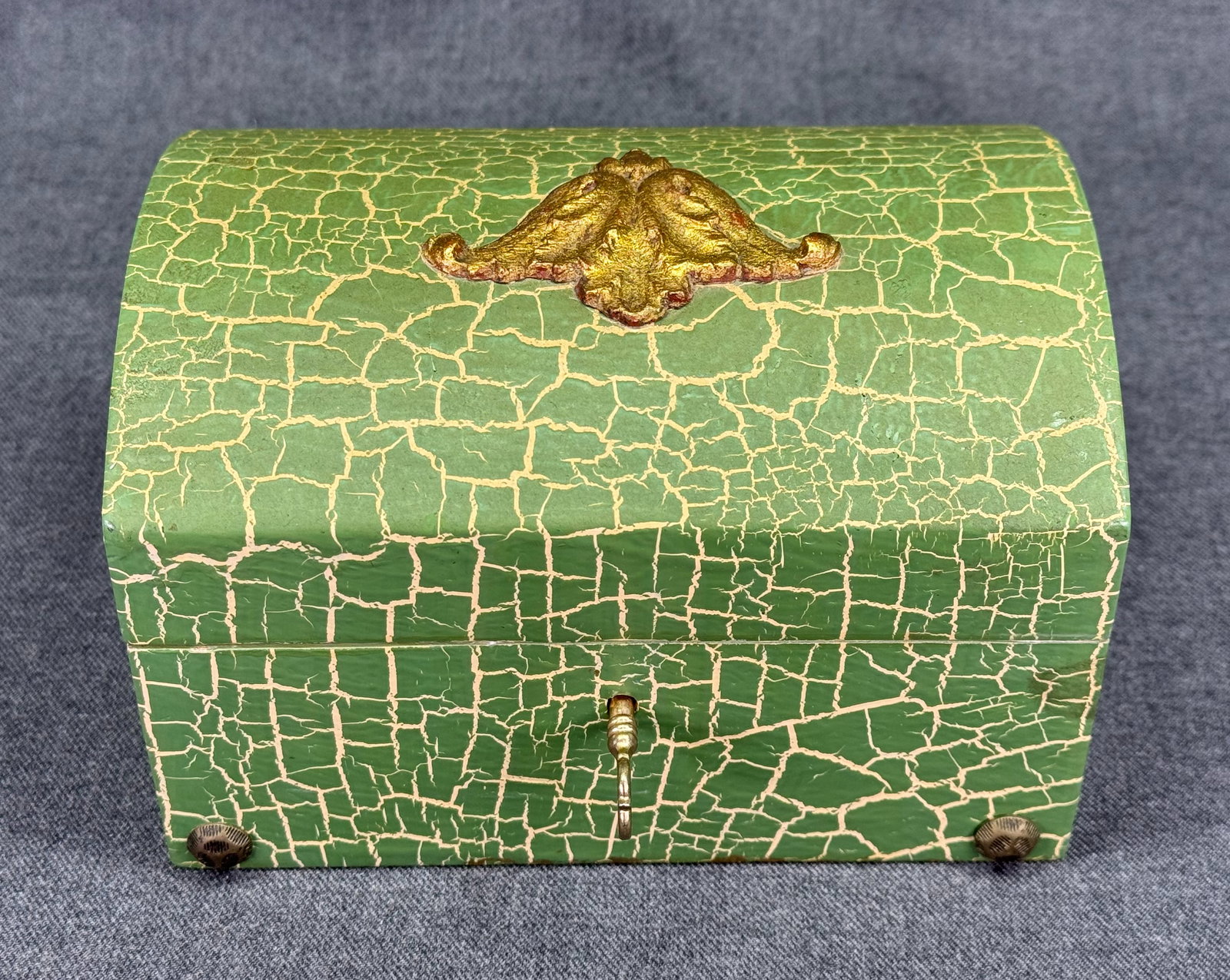 Vintage Italian Branca Florentine Green Crackle Wooden Jewelry Box with Key: Vintage Italian Branca Florentine Green Crackle Wooden Jewelry Box with Key. Marked. For measures please refer to the pictures taken with a measuring tape. Weight: 290 Grams. IN HOUSE FLAT SHIPPING & 