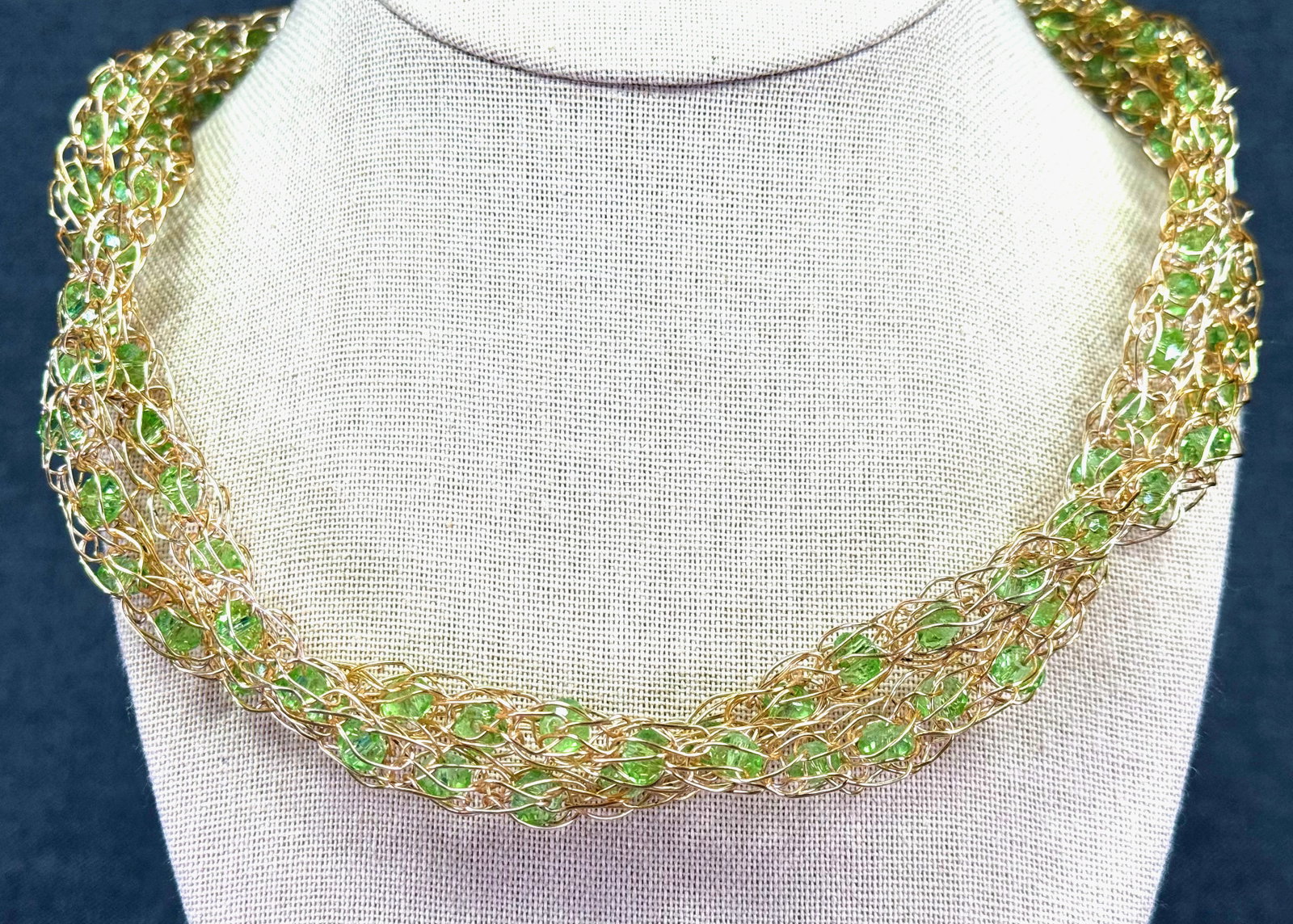 Vintage Artisan Wire Wrap Green Glass Necklace. Floral Toggle Clasp. *M: Vintage Artisan Handcrafted Gold-tone Wire Wrap Green Glass Necklace. Floral Aged Finish Gold-tone Toggle Clasp. Unmarked. For measures please refer to the pictures taken with a measuring tape. Weight