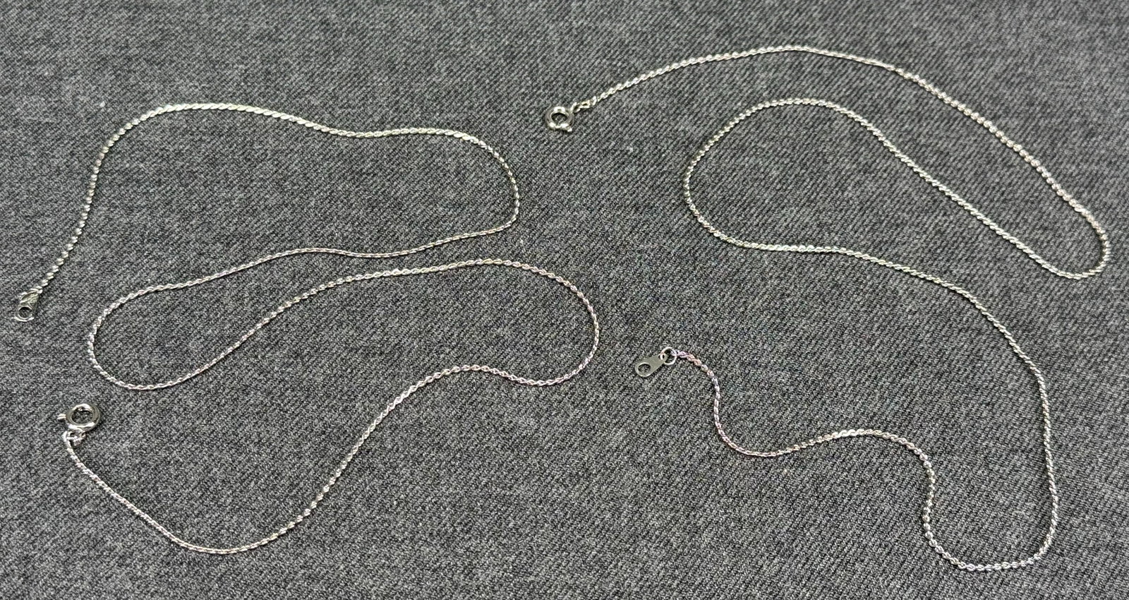 Vintage silver-toned snake chain collar necklaces. Lot of 2. Unused. *M: Vintage silver-toned snake chain collar necklaces. Lot of 2. Unused. Ubnarked. For measures please refer to the pictures taken with a measuring tape. Weight: 6 Grams. IN HOUSE FLAT SHIPPING & HANDLING