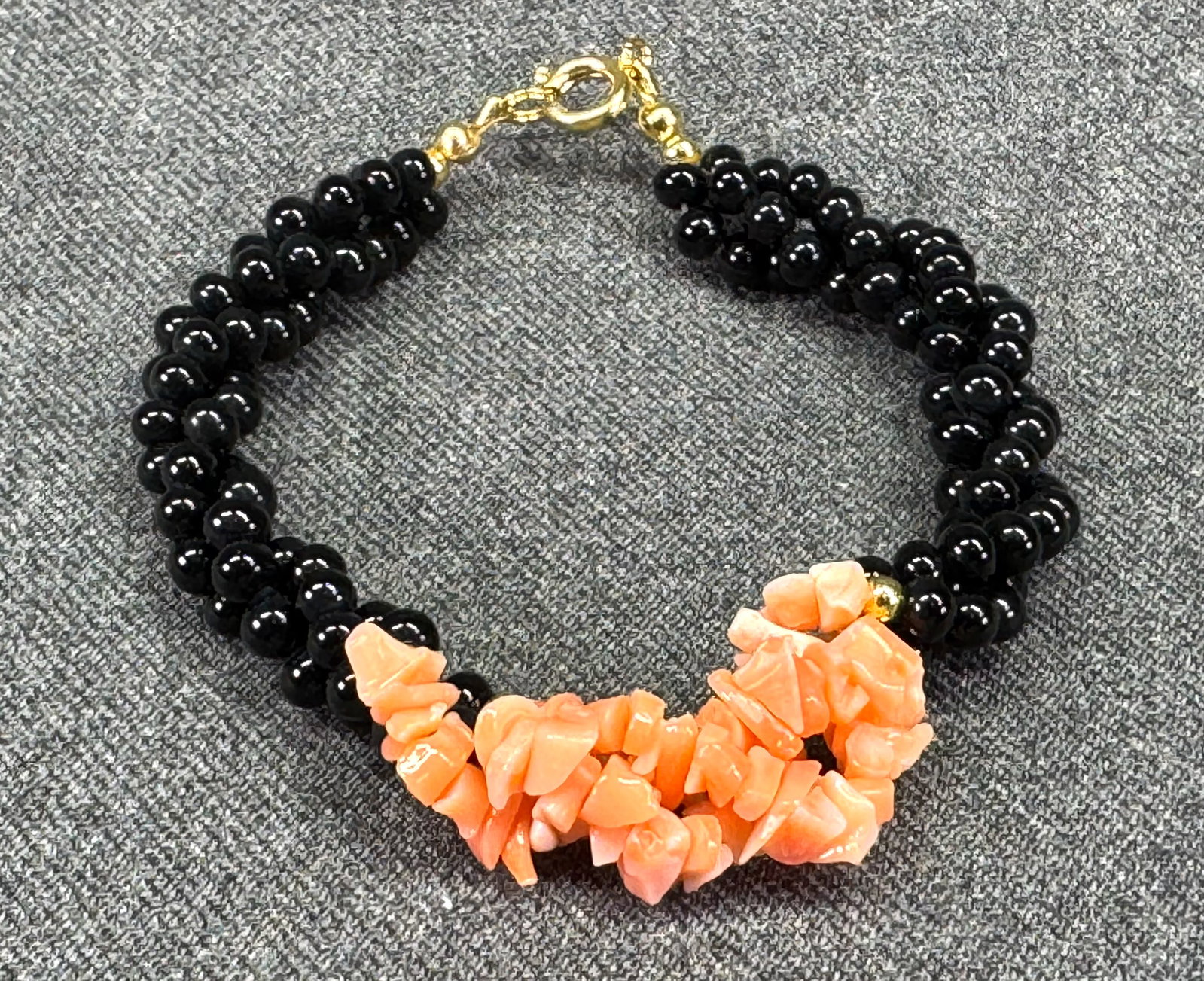 Vintage 1970s Multi-Strand Black Onyx & Pink Shell Torsade Bracelet. *M: Vintage 1970s Multi-Strand Black Onyx & Pink Shell Torsade Bracelet. Unmarked. For measures please refer to the pictures taken with a measuring tape. Weight: 12 Grams. IN HOUSE FLAT SHIPPING & HANDLIN