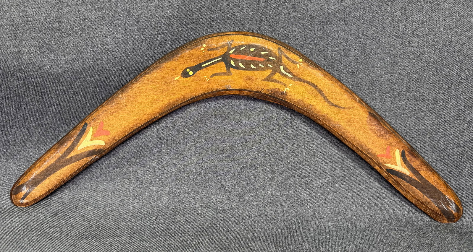 Aboriginal Australia Painted Boomerang. Carved wood, pigments. *M: Aboriginal Australia Painted Boomerang. Carved wood, pigments. For measures please refer to the pictures taken with a measuring tape. Weight: Grams. IN HOUSE FLAT SHIPPING & HANDLING COST WITHIN ALL T