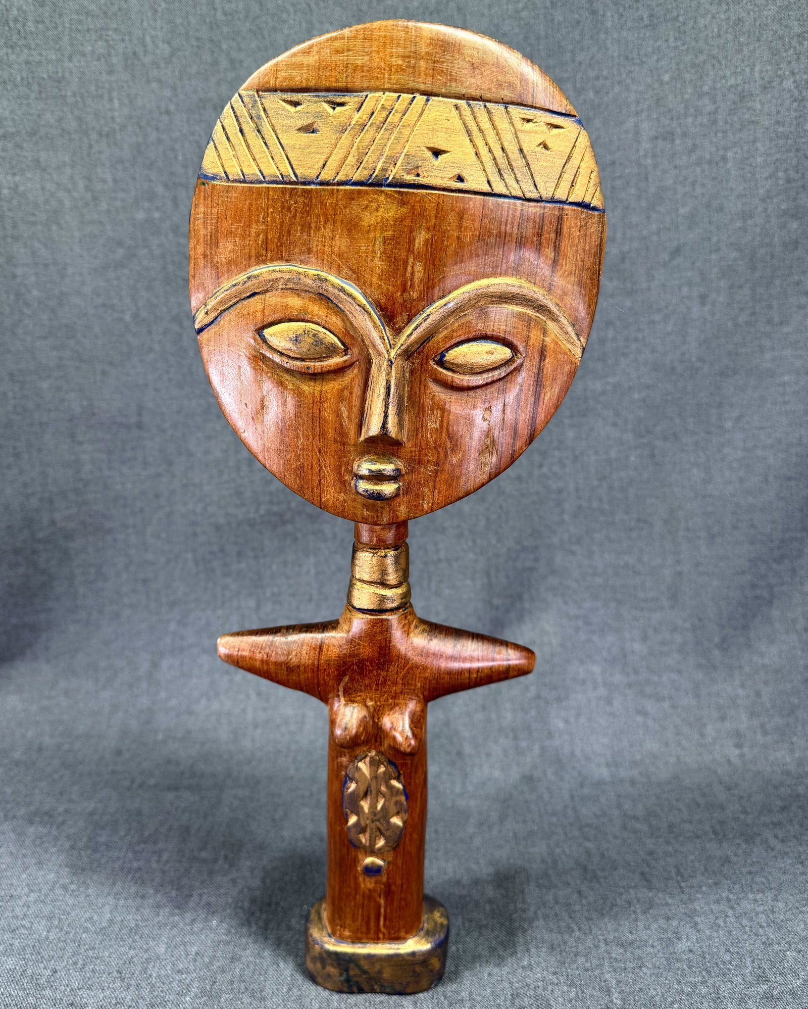 African Ashanti Figure. Carved wood. Golden Paint. *M: African Ashanti Figure. Carved wood. Golden Paint. For measures please refer to the pictures taken with a measuring tape. Weight: Grams. IN HOUSE FLAT SHIPPING & HANDLING COST WITHIN ALL THE U.S. : $1