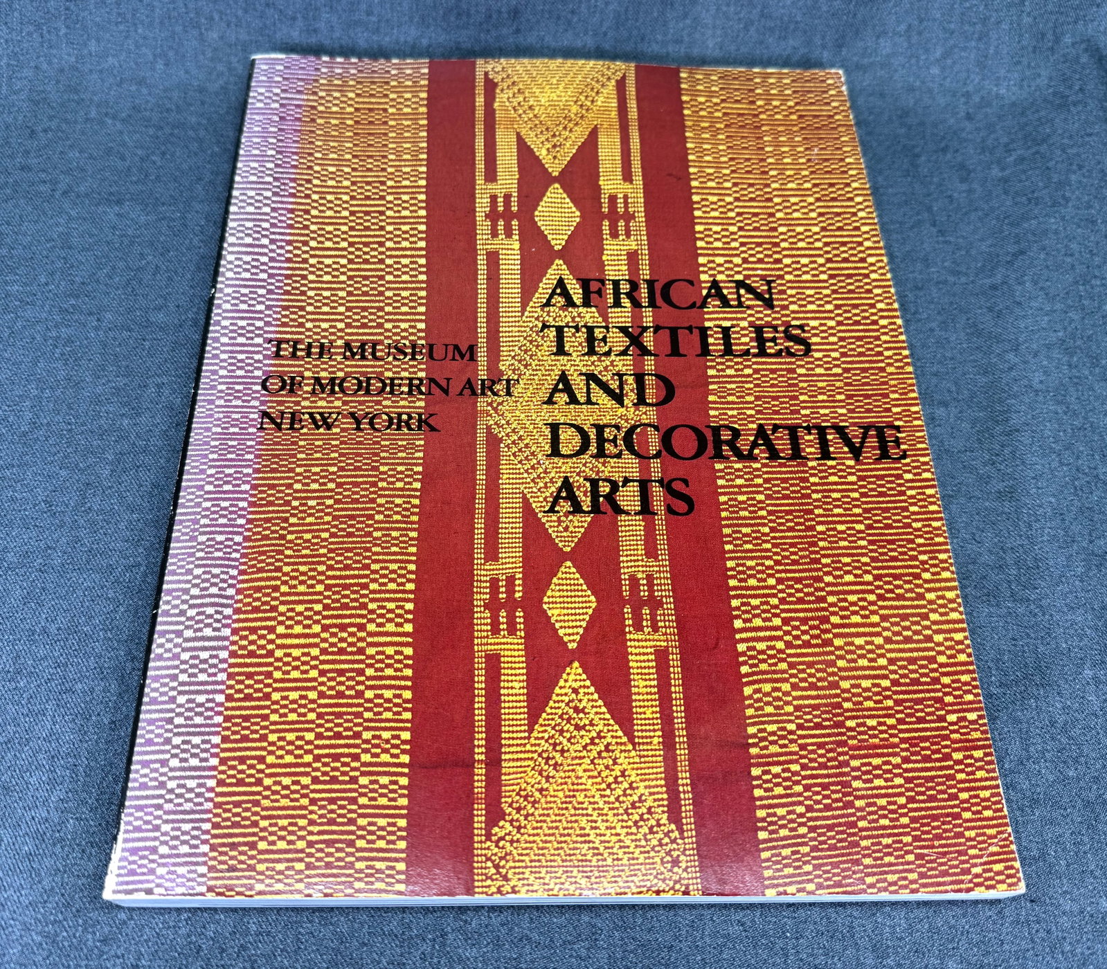 African Textiles & Decorative Arts by Roy Sieber MoMA 1972. *M: African Textiles & Decorative Arts by Roy Sieber MoMA 1972. For measures please refer to the pictures taken with a measuring tape. Weight: Grams. IN HOUSE FLAT SHIPPING & HANDLING COST WITHIN ALL THE 